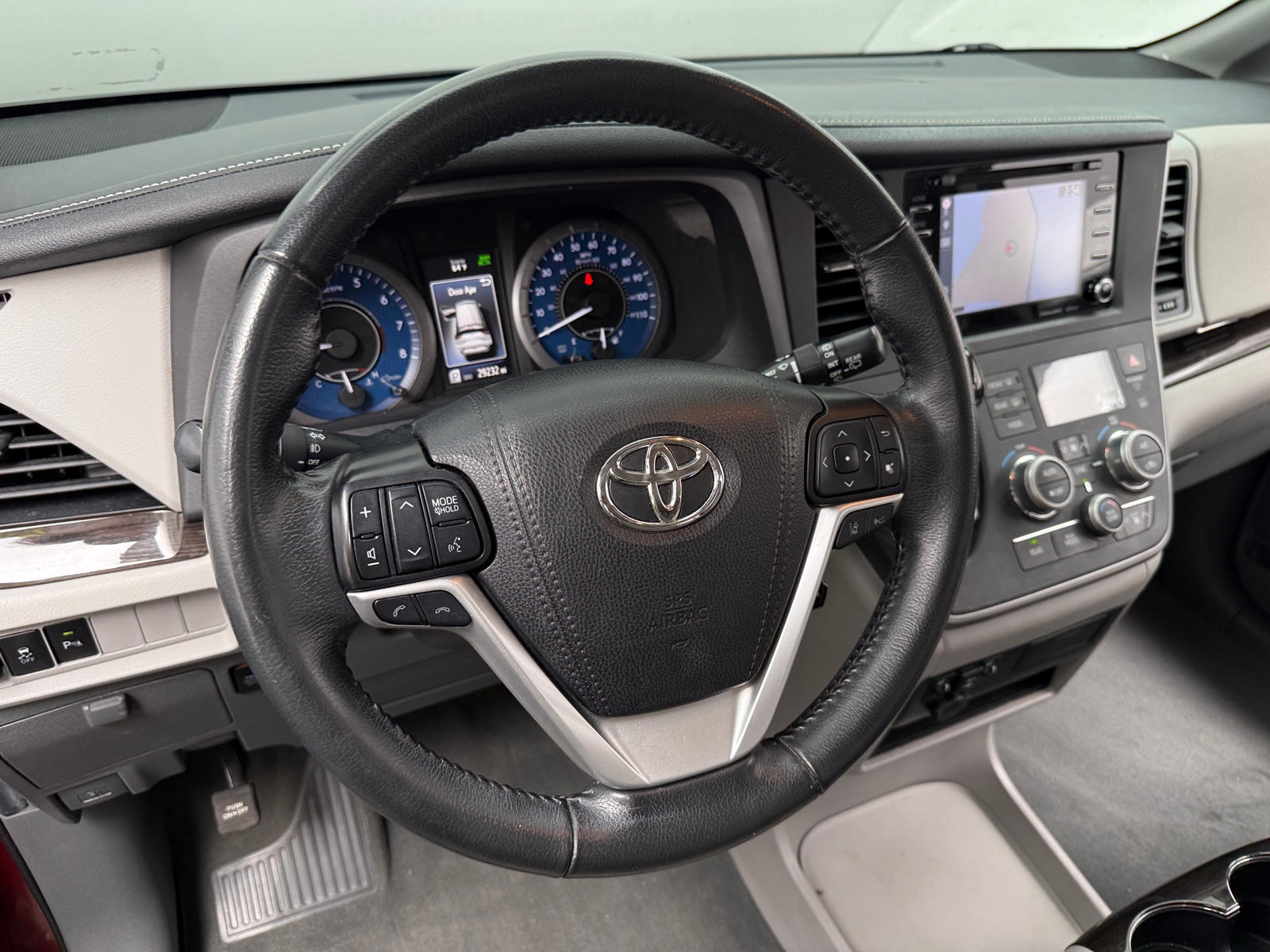 Thumbnail: 2020 Toyota Sienna - 4