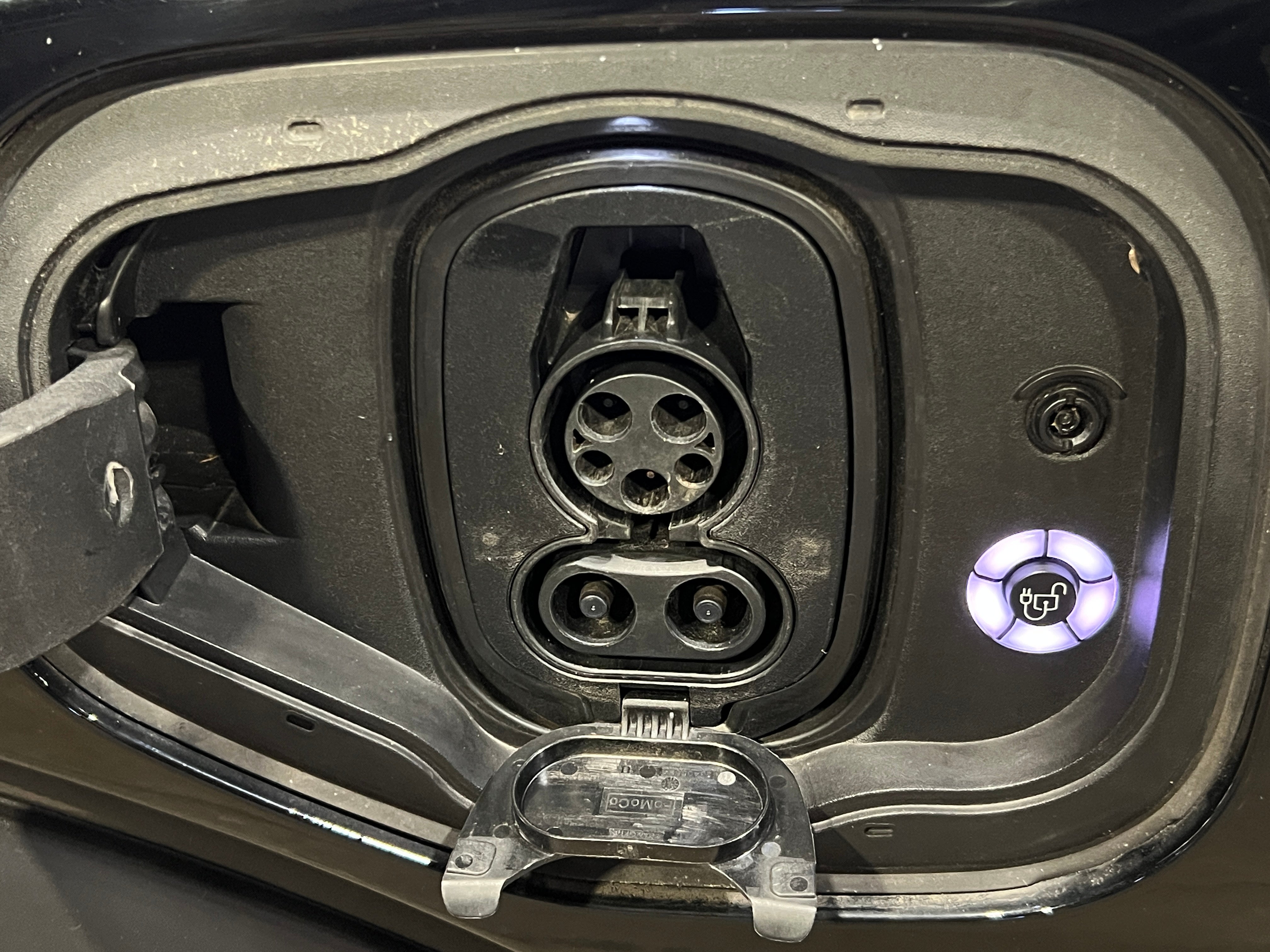 Used 2022 Ford Mustang Mach-E Select AWD with VIN 3FMTK1SS7NMA20404 for sale in Oak Creek, WI
