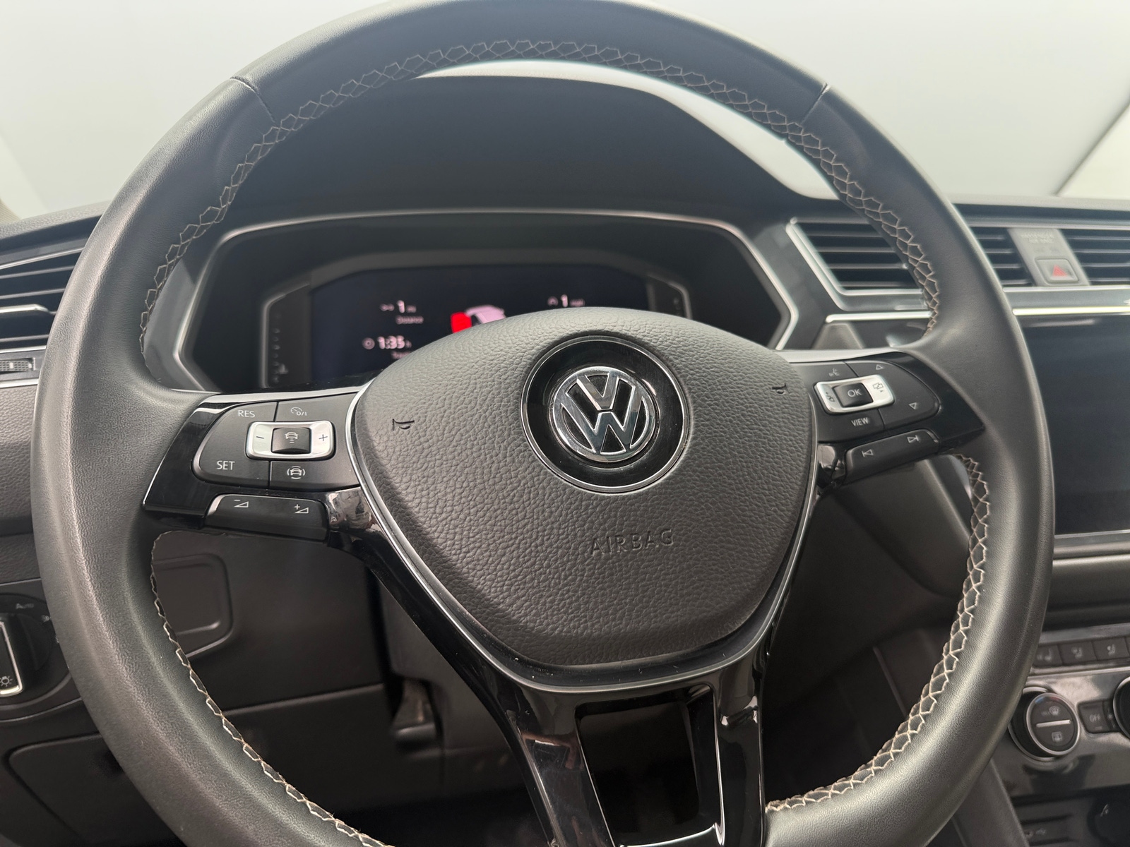 Thumbnail: 2021 Volkswagen Tiguan - 4