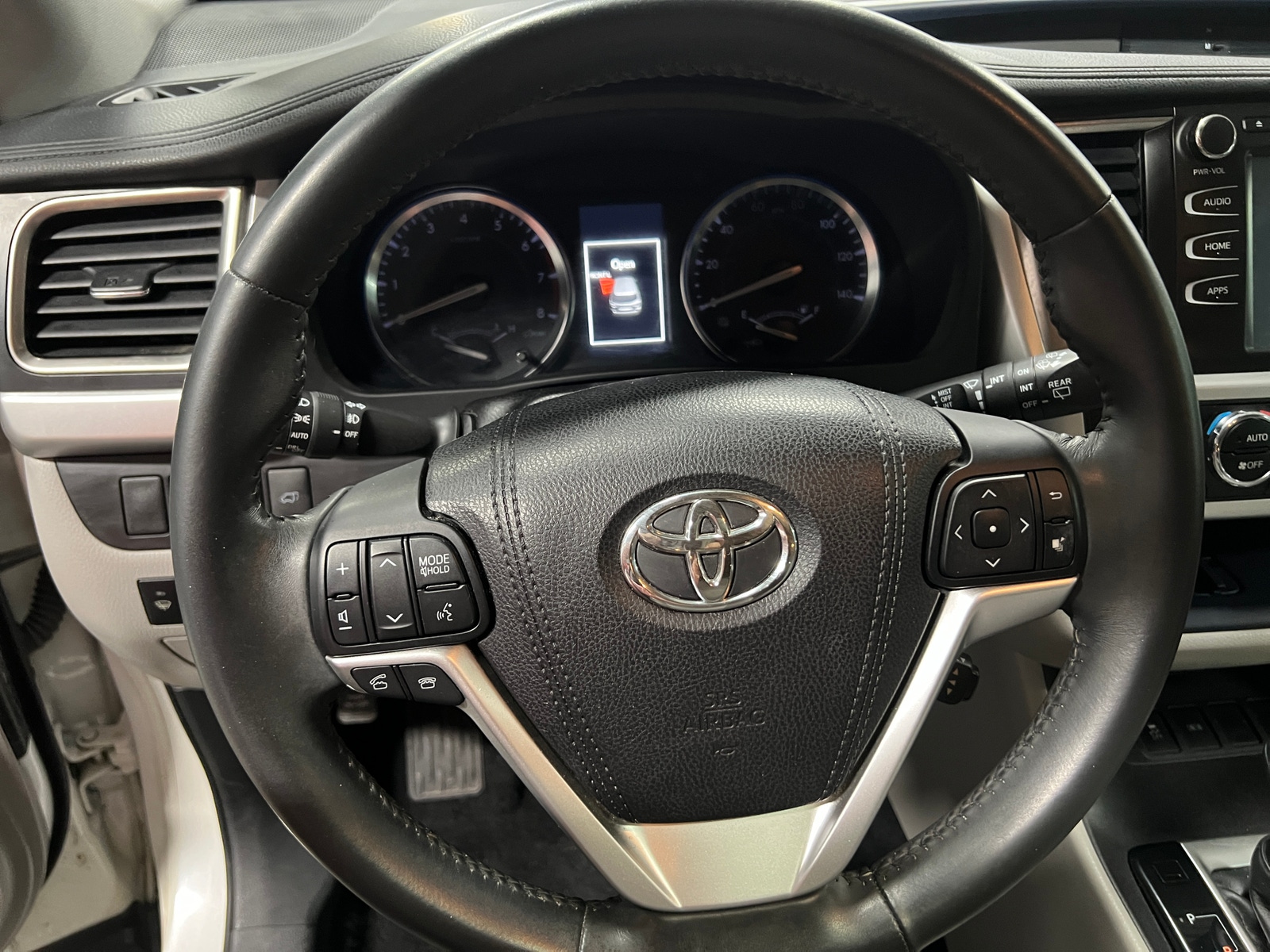 Thumbnail: 2016 Toyota Highlander - 5