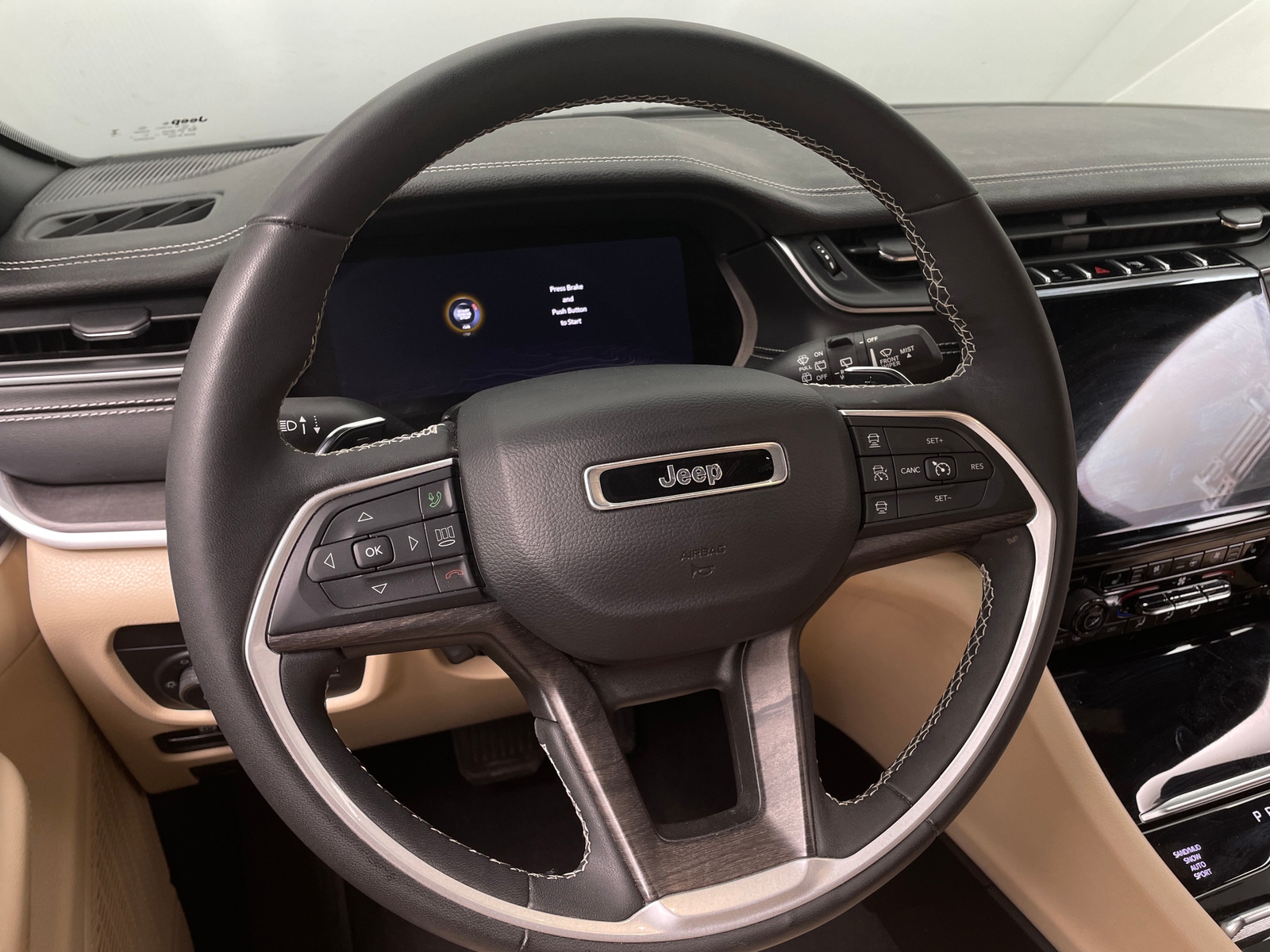 Thumbnail: 2023 Jeep Grand Cherokee L - 4