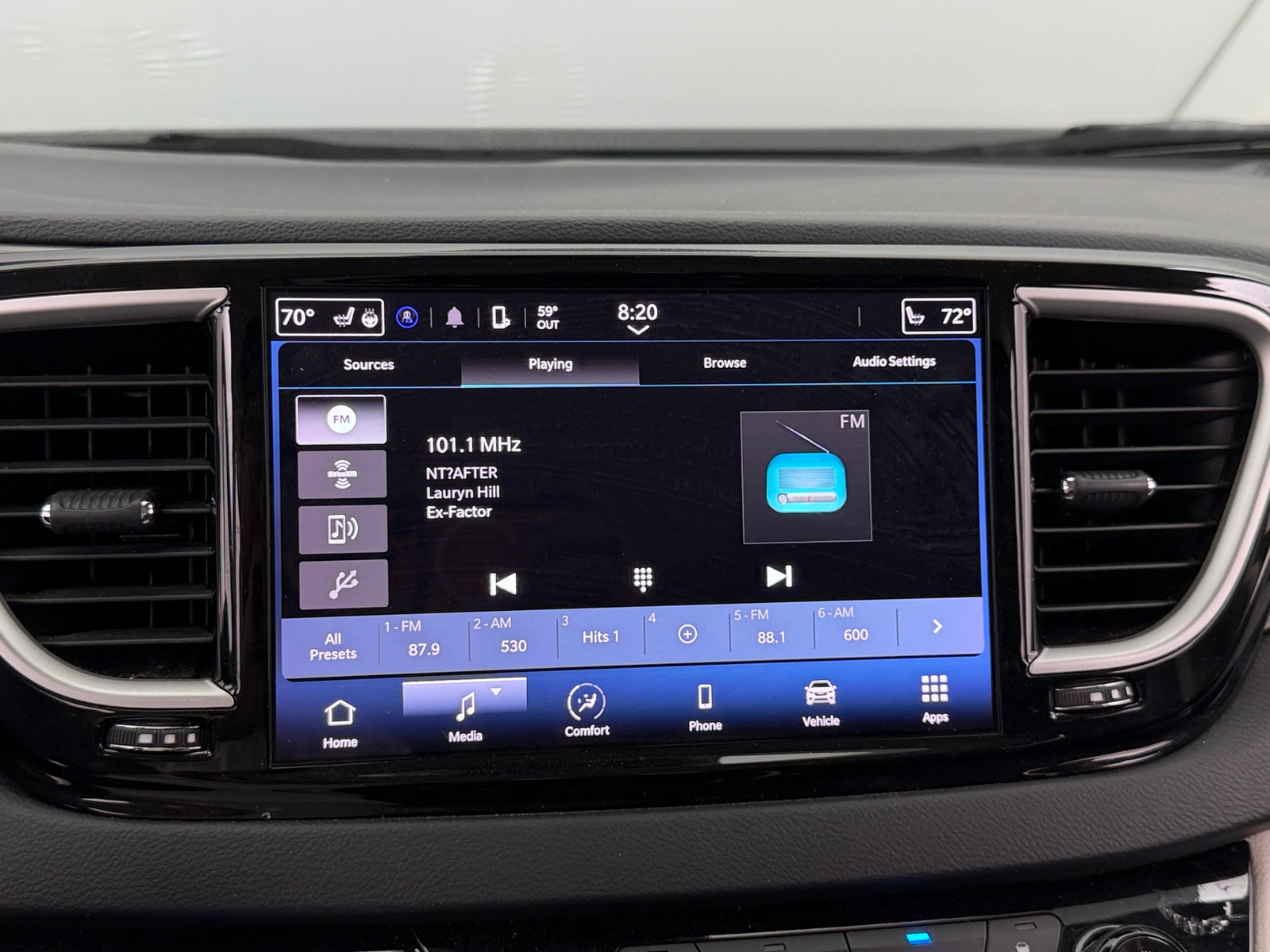 Thumbnail: 2023 Chrysler Pacifica - 3