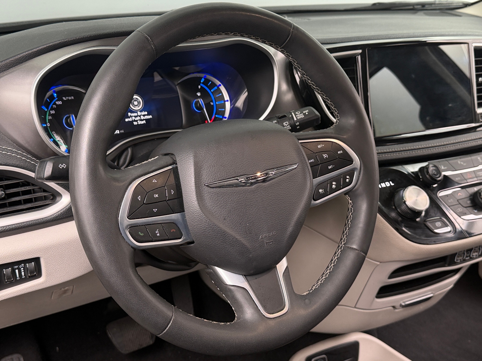 Thumbnail: 2023 Chrysler Pacifica - 4