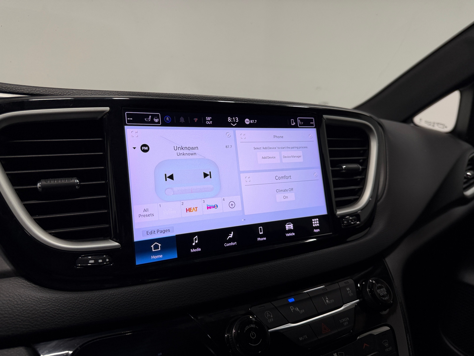 Thumbnail: 2025 Chrysler Pacifica - 3