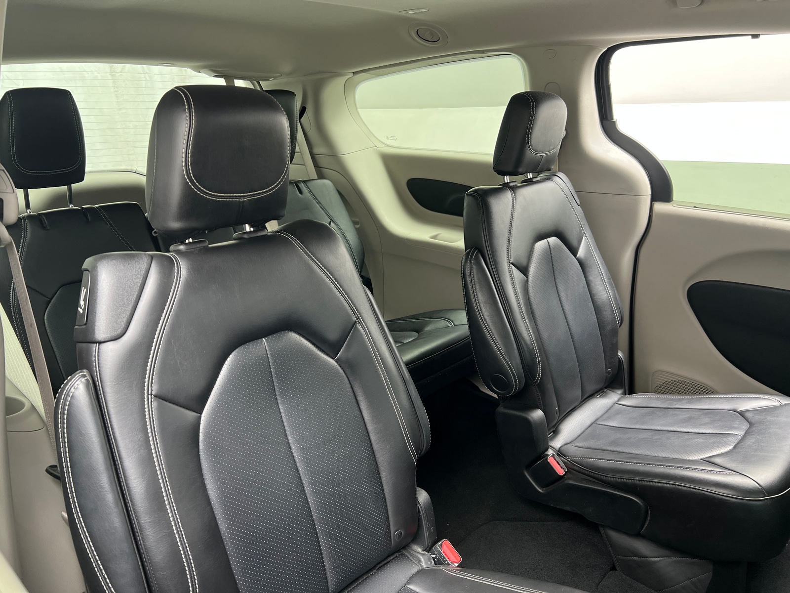 Thumbnail: 2023 Chrysler Pacifica - 5