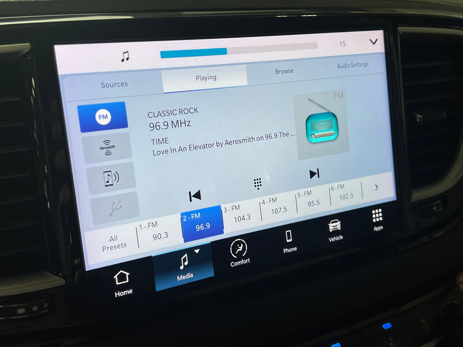 Thumbnail: 2023 Chrysler Pacifica - 3