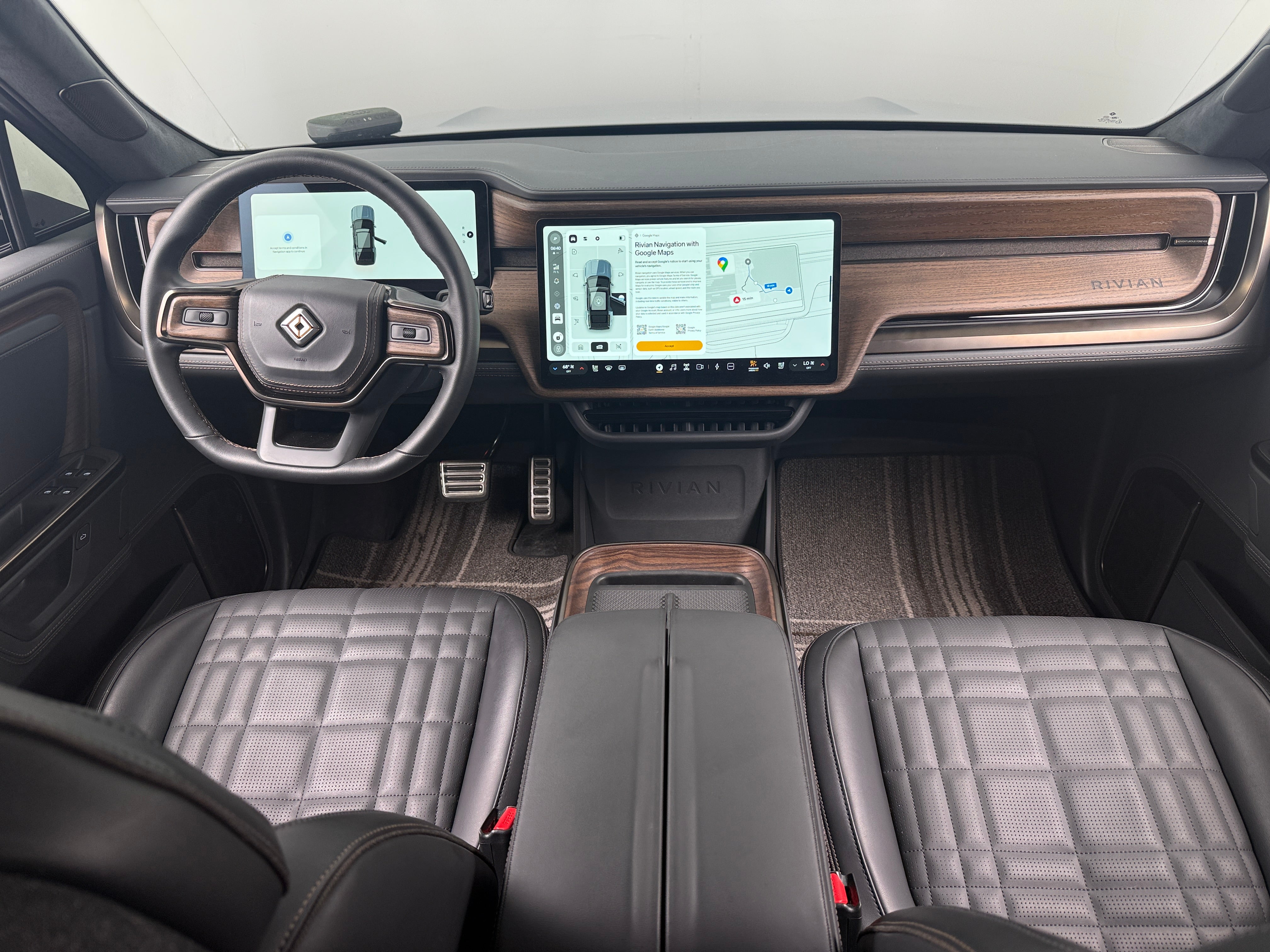2025 Rivian R1S