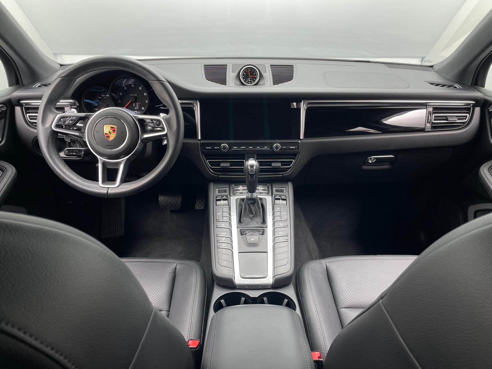 Thumbnail: 2021 Porsche Macan - 2