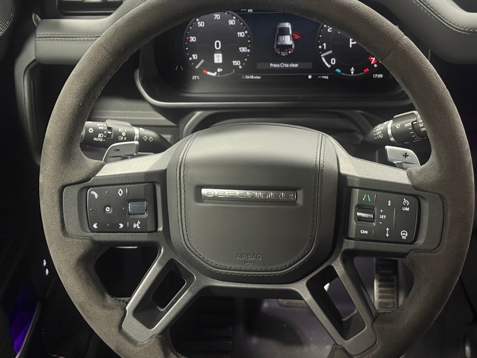 Thumbnail: 2023 Land Rover Defender - 4