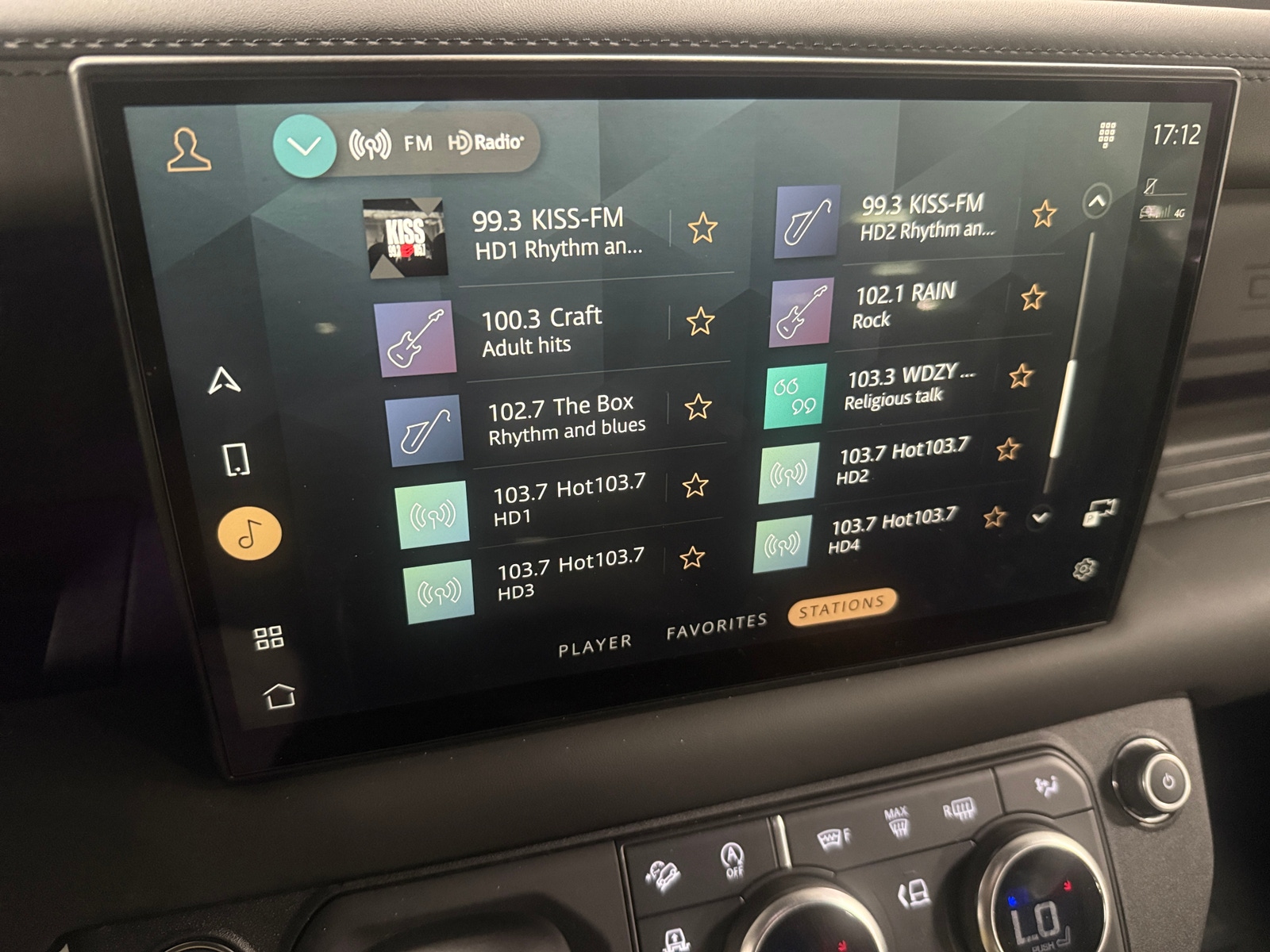 Thumbnail: 2023 Land Rover Defender - 3