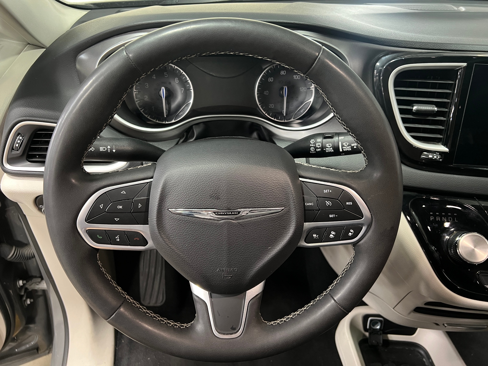 Thumbnail: 2023 Chrysler Pacifica - 4