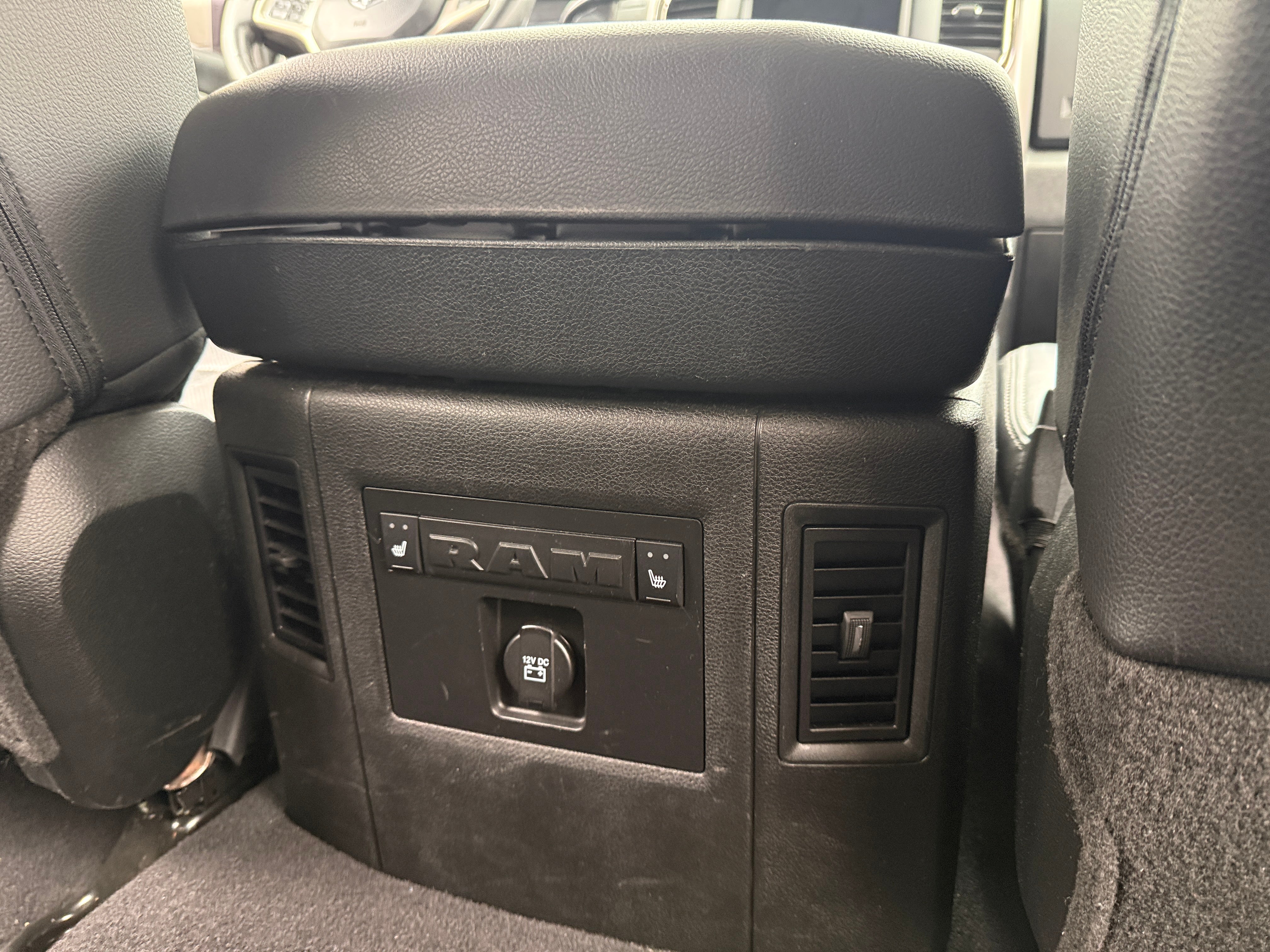 3C6UR5NL2JG218436