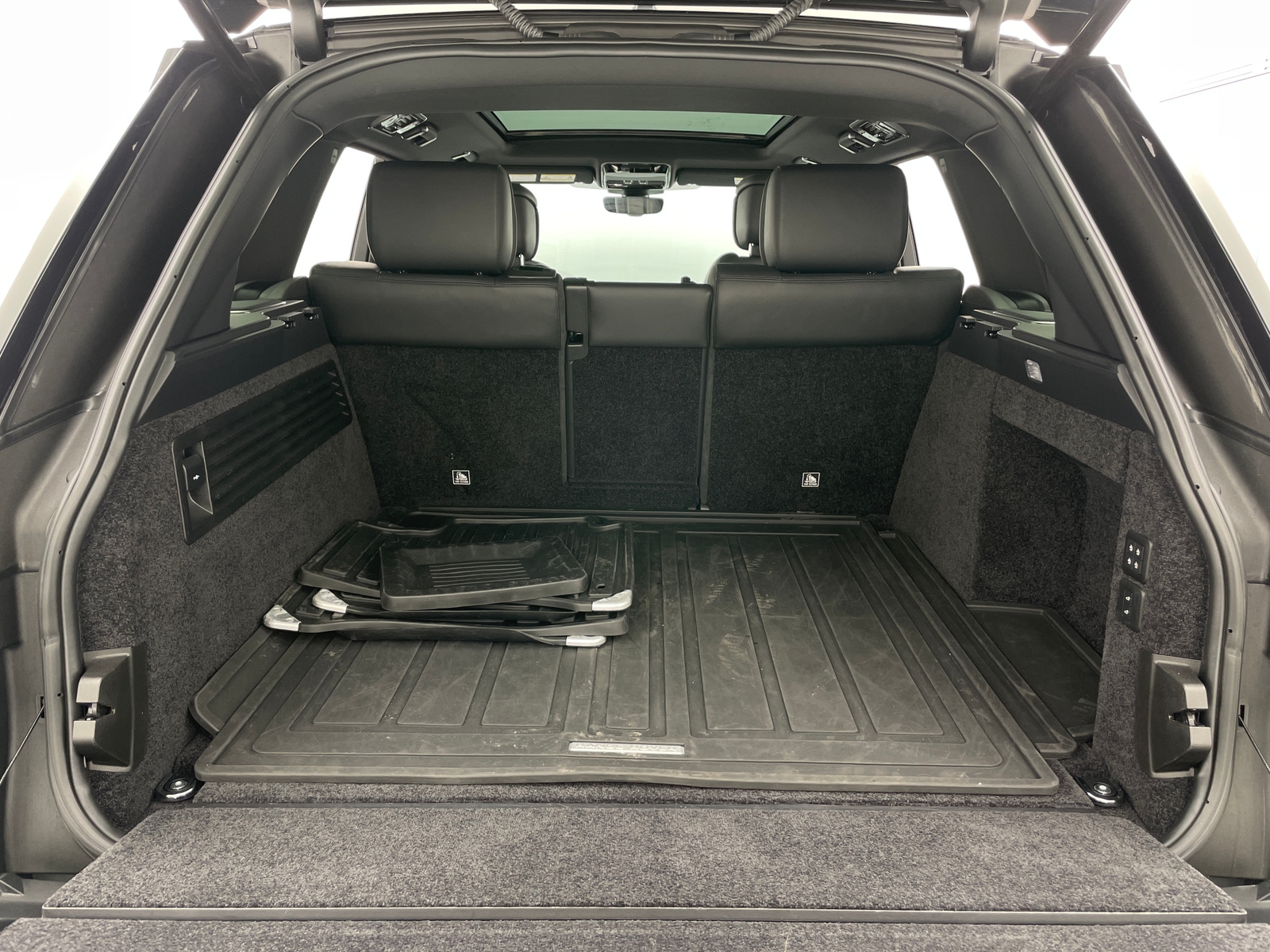 Thumbnail: 2020 Land Rover Range Rover - 7