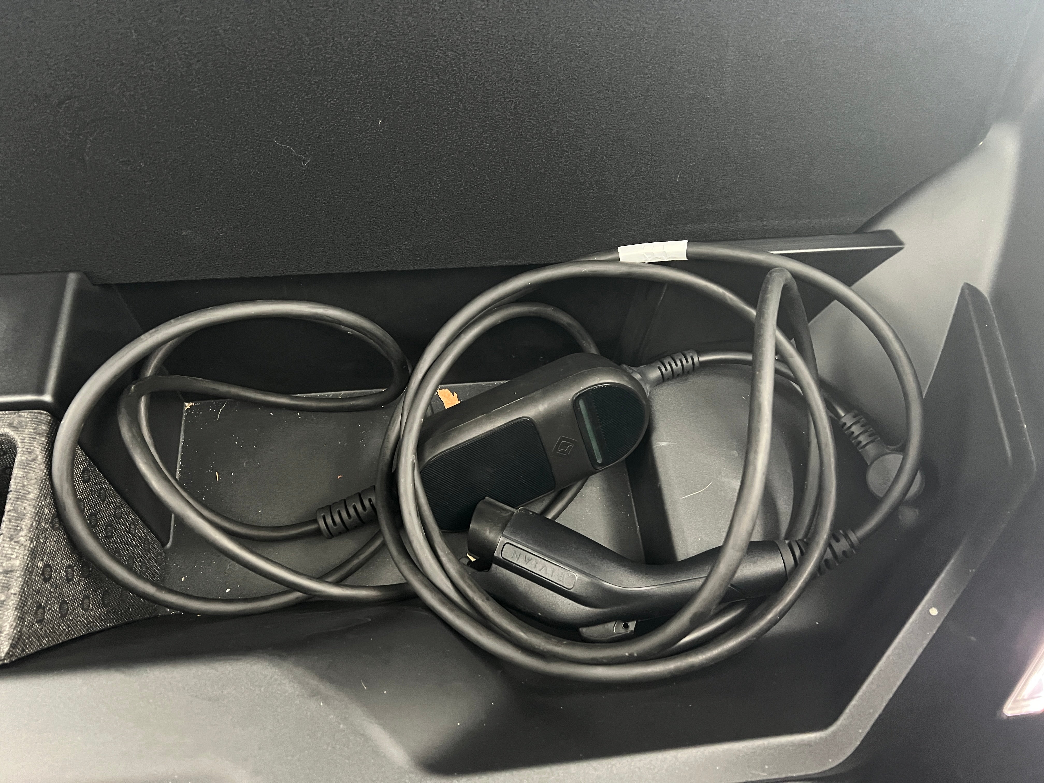 2025 Rivian R1S
