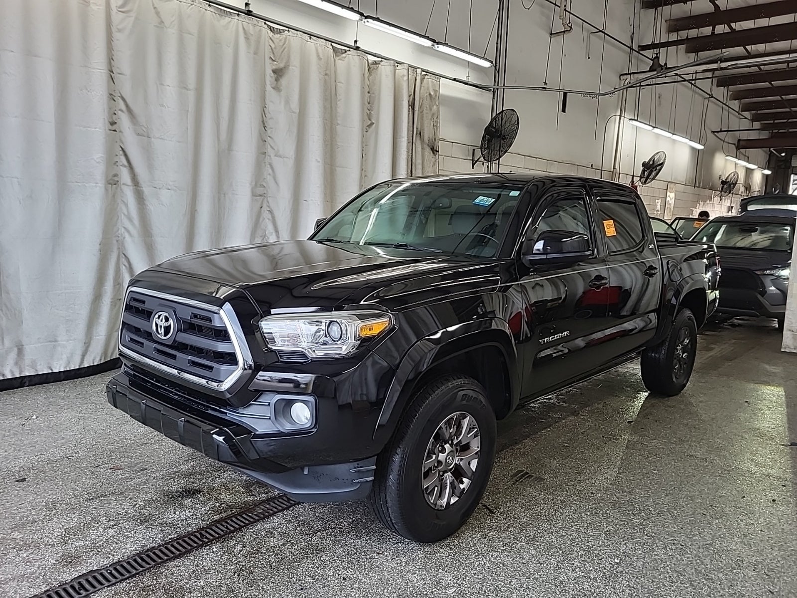 2017 Toyota Tacoma SR5 Double Cab 5' Bed V6 4x2 At