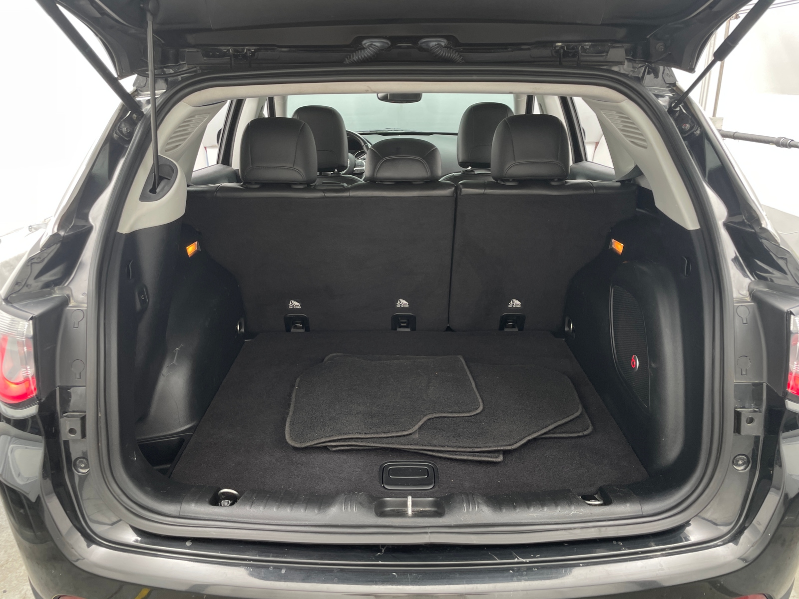 Thumbnail: 2018 Jeep Compass - 6
