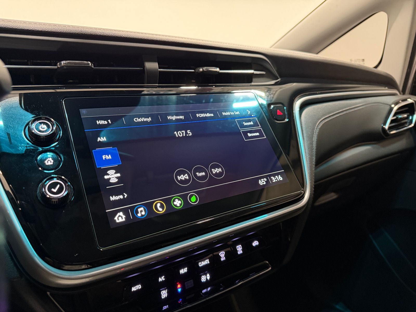 Thumbnail: 2023 Chevrolet Bolt EV - 4
