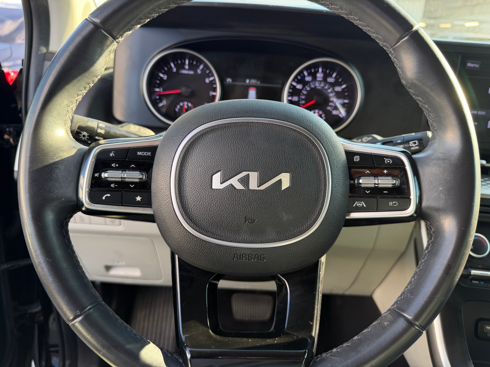 Thumbnail: 2022 Kia Carnival - 4