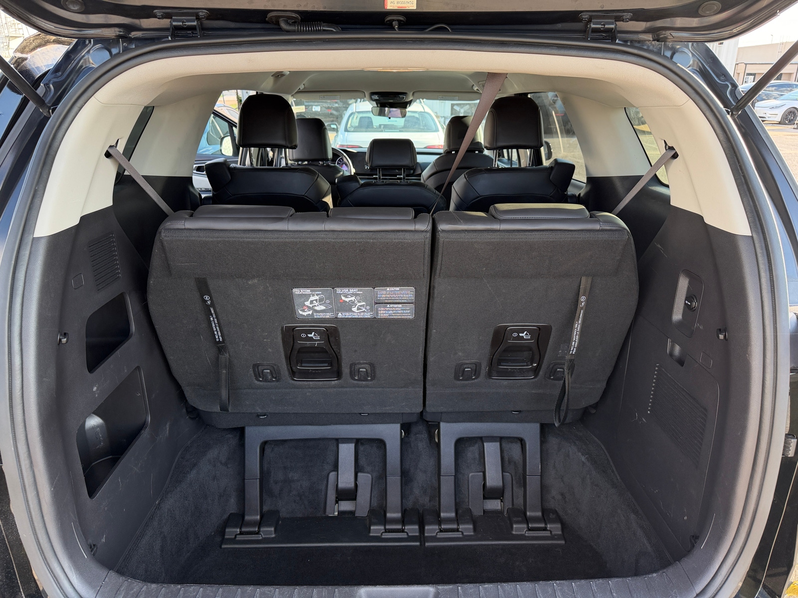 Thumbnail: 2022 Kia Carnival - 6