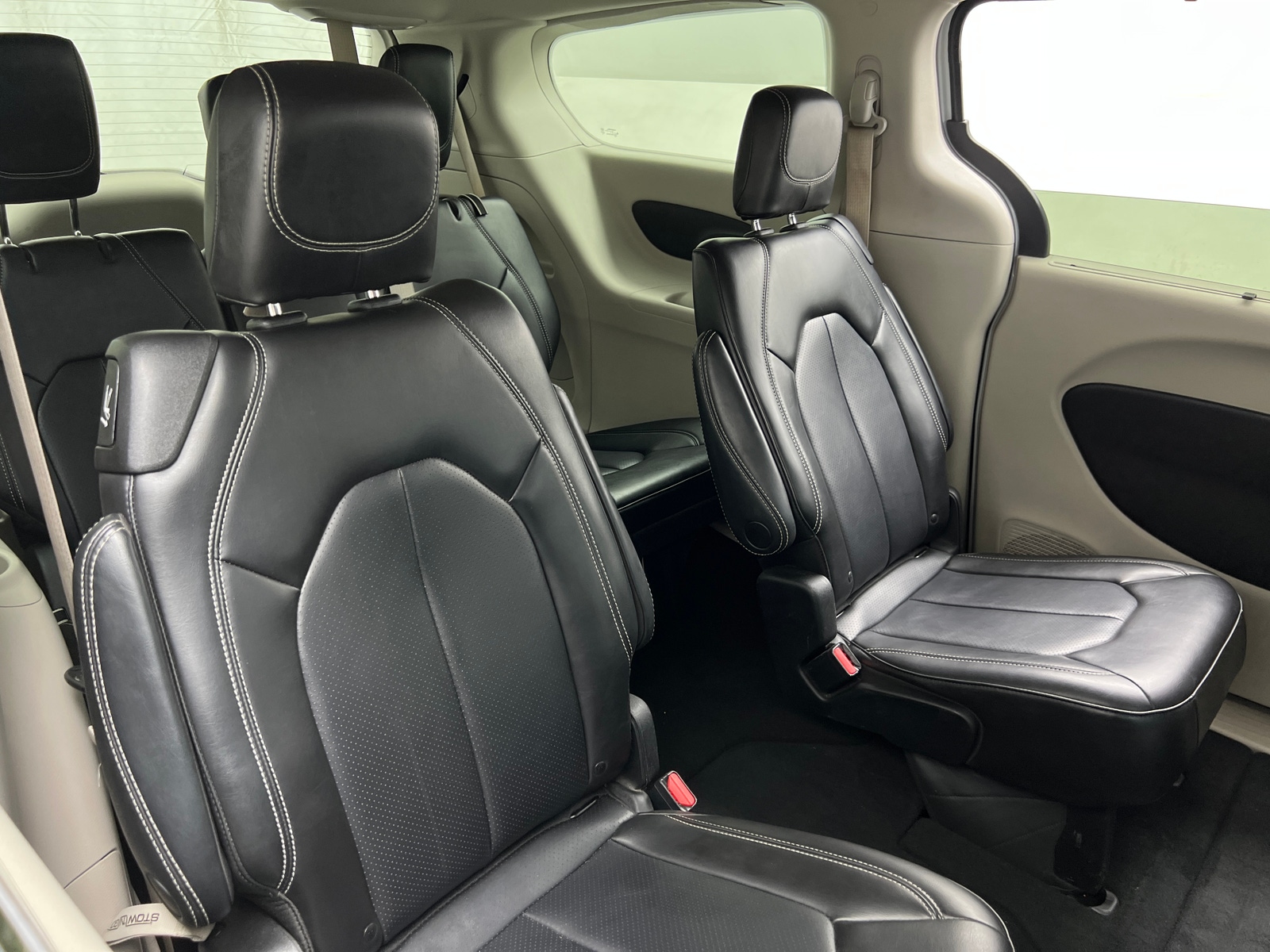 Thumbnail: 2023 Chrysler Pacifica - 5