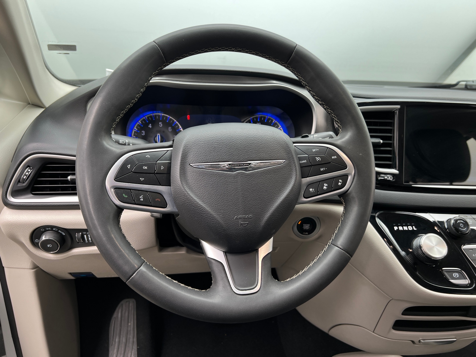 Thumbnail: 2023 Chrysler Pacifica - 4