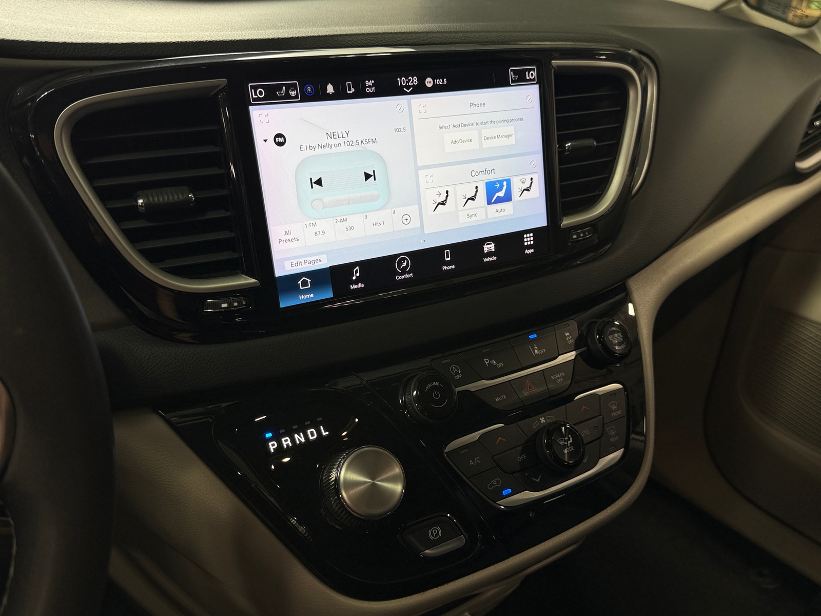 Thumbnail: 2023 Chrysler Pacifica - 3