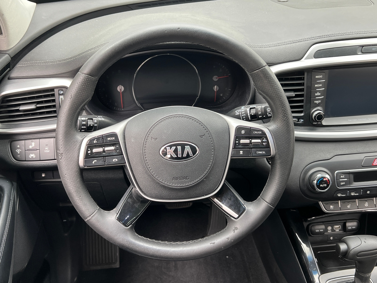 Thumbnail: 2019 Kia Sorento - 4