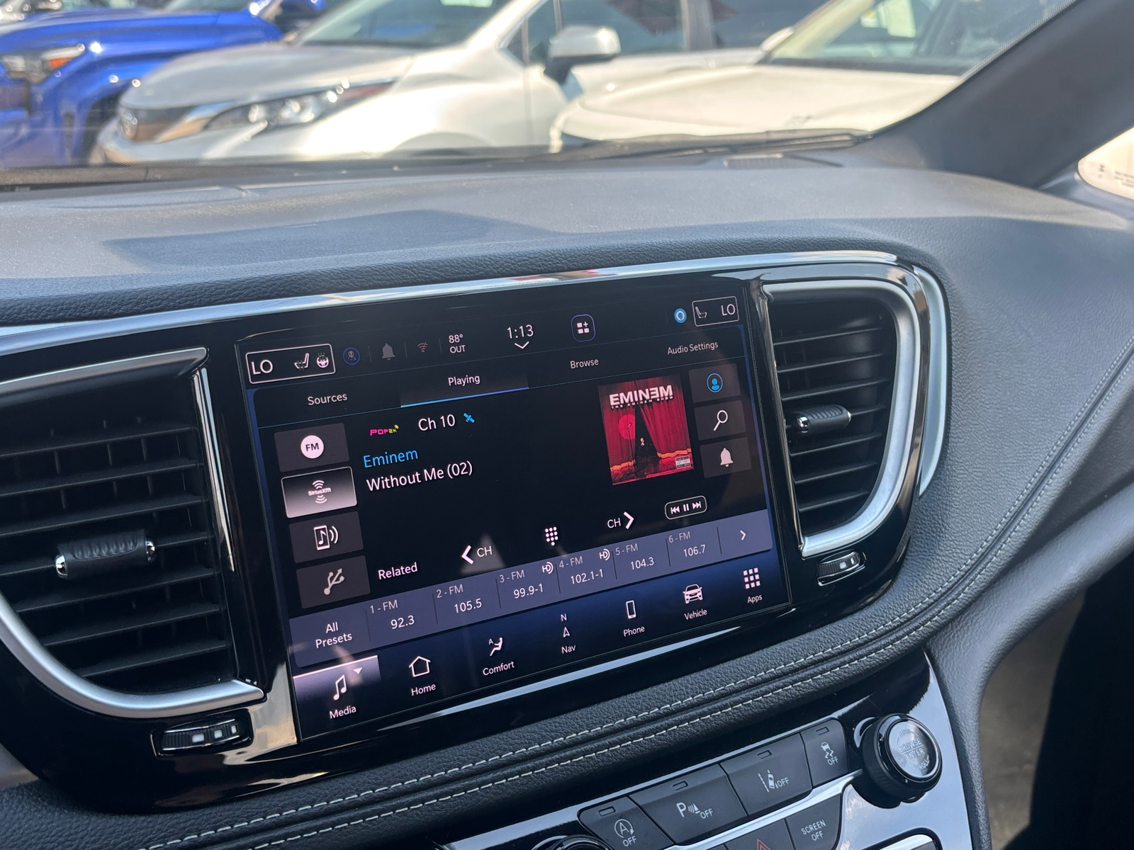 Thumbnail: 2025 Chrysler Pacifica - 3