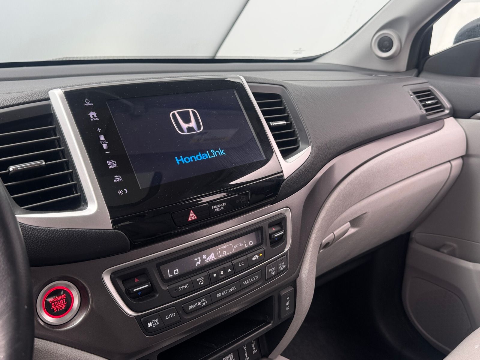 Thumbnail: 2017 Honda Pilot - 3