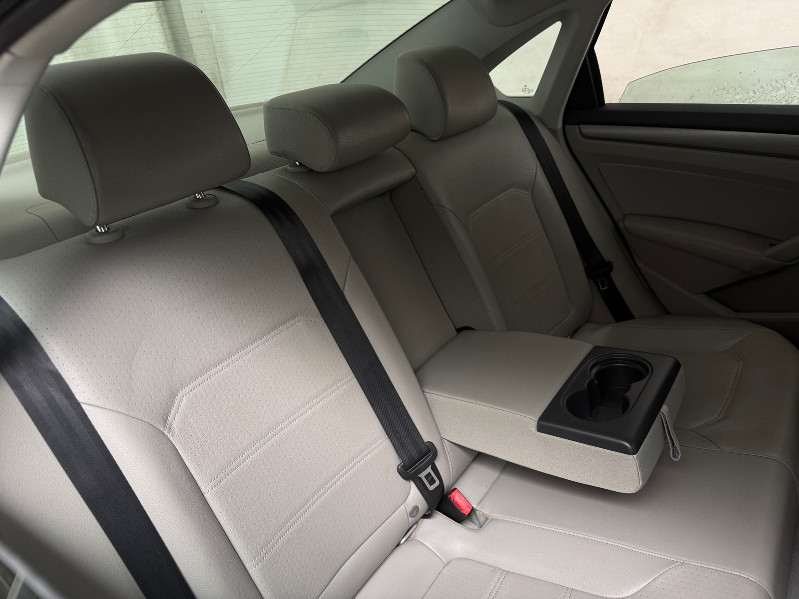Thumbnail: 2015 Volkswagen Passat - 6