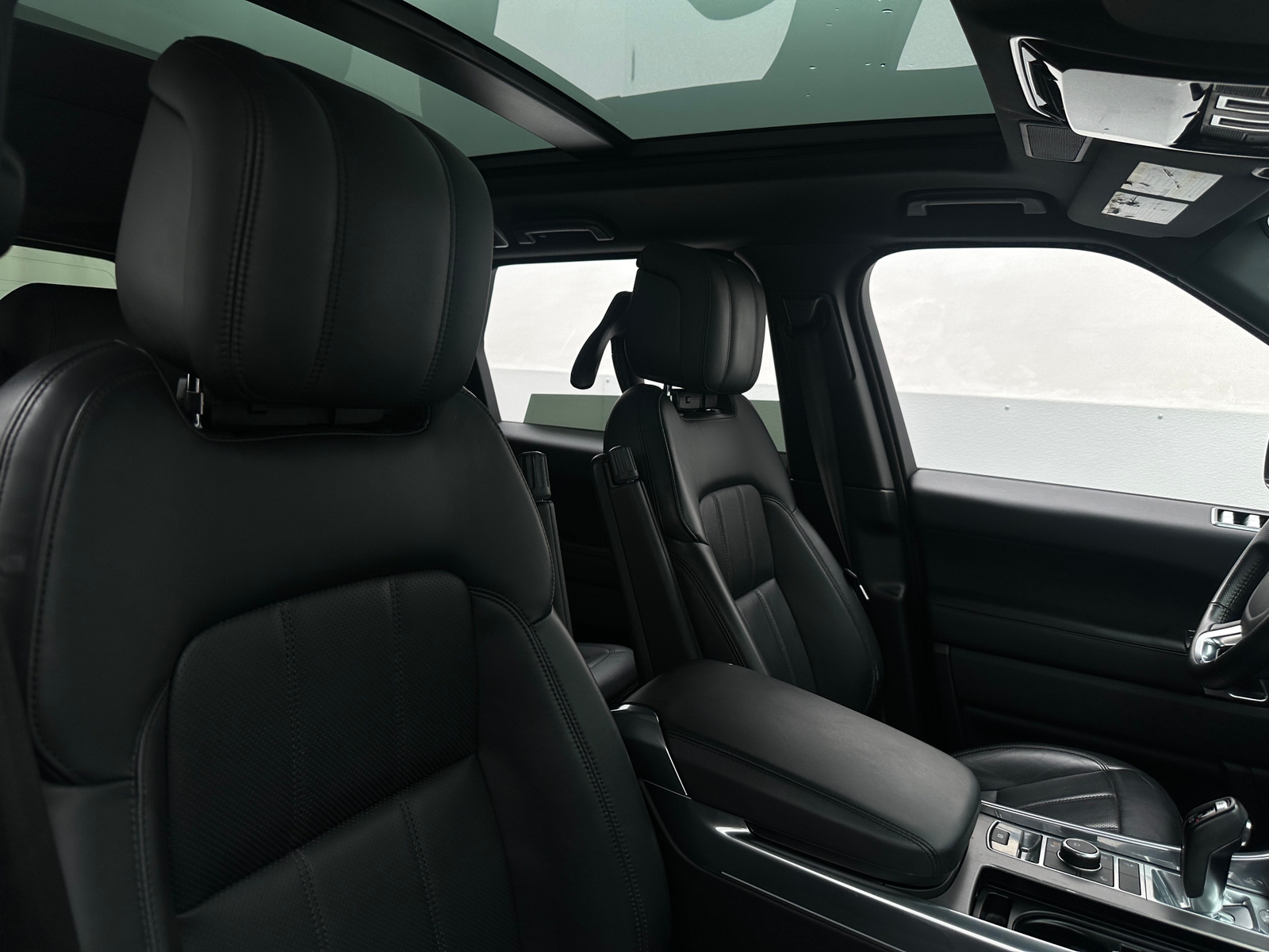 Thumbnail: 2020 Land Rover Range Rover Sport - 2
