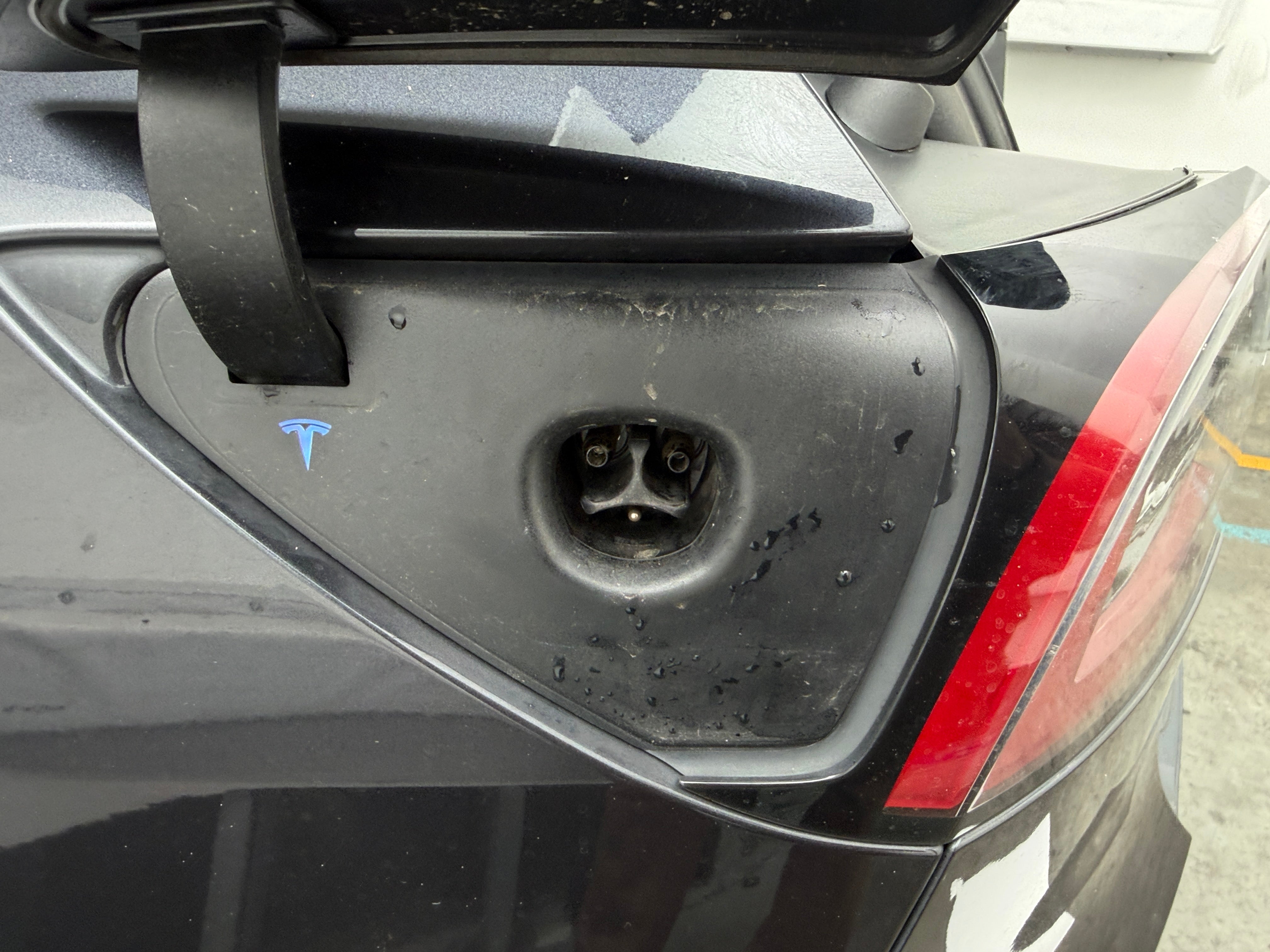 Used 2024 Tesla Model Y Long Range with VIN 7SAYGDEEXRF992336 for sale in Oak Creek, WI