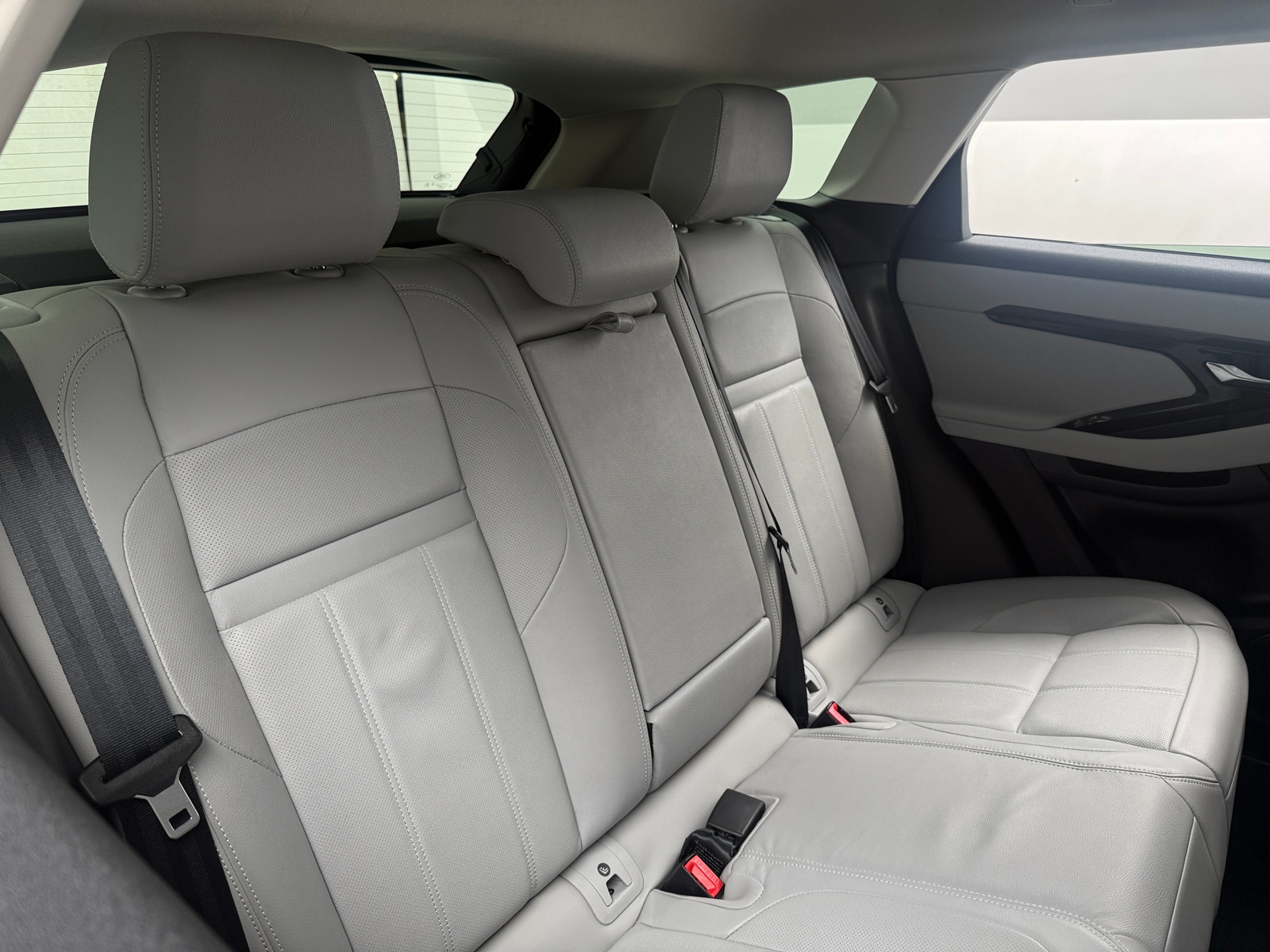 Thumbnail: 2024 Land Rover Range Rover Evoque - 6