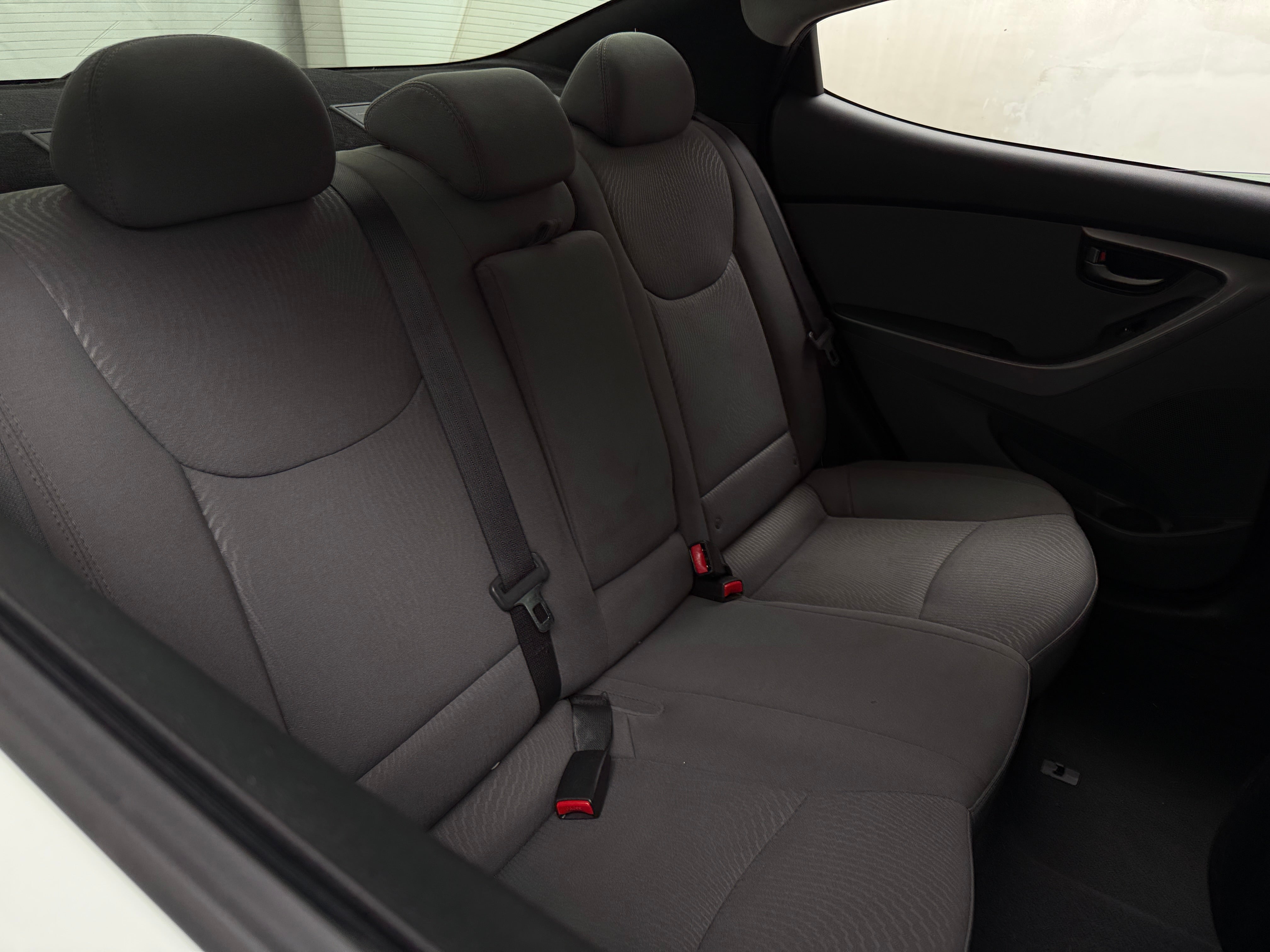Used 2015 Hyundai Elantra SE with VIN 5NPDH4AE5FH578618 for sale in Pewaukee, WI
