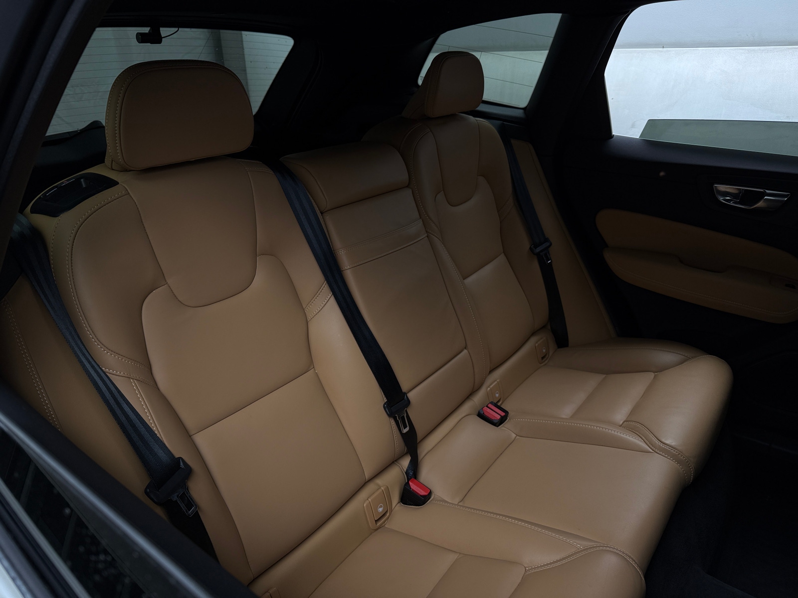 Thumbnail: 2022 Volvo XC60 - 5