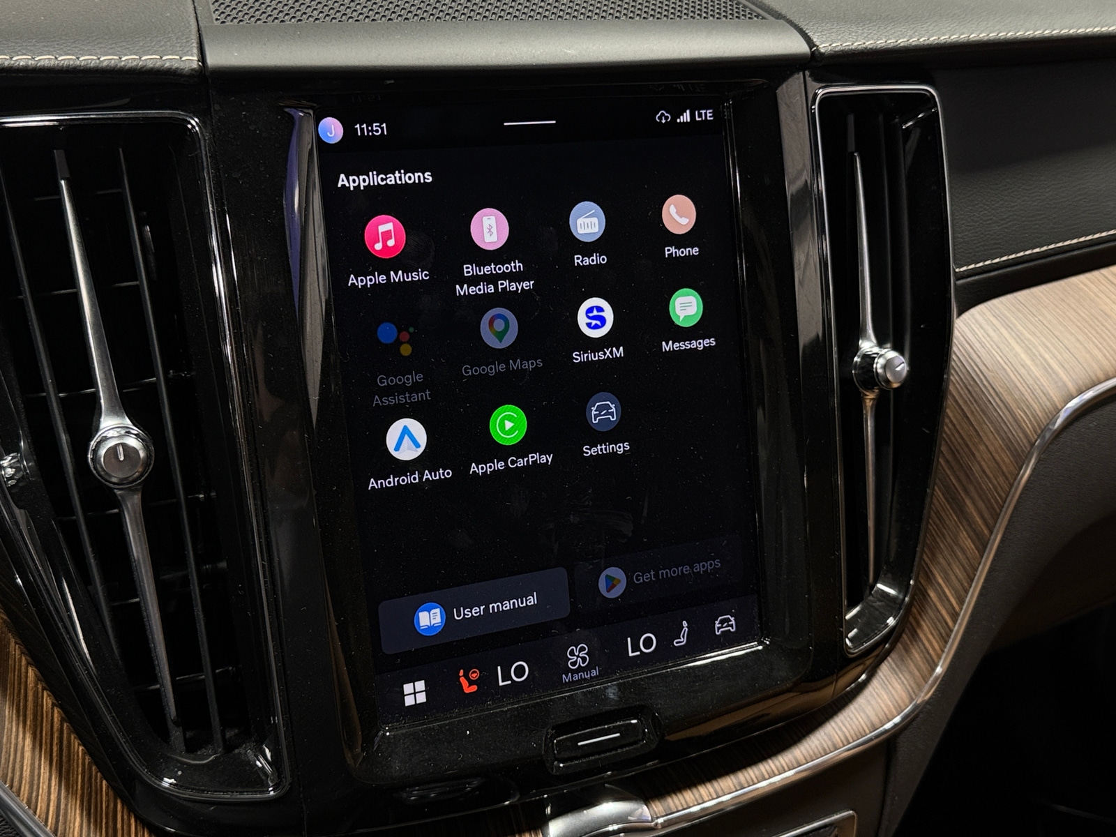 Thumbnail: 2022 Volvo XC60 - 3