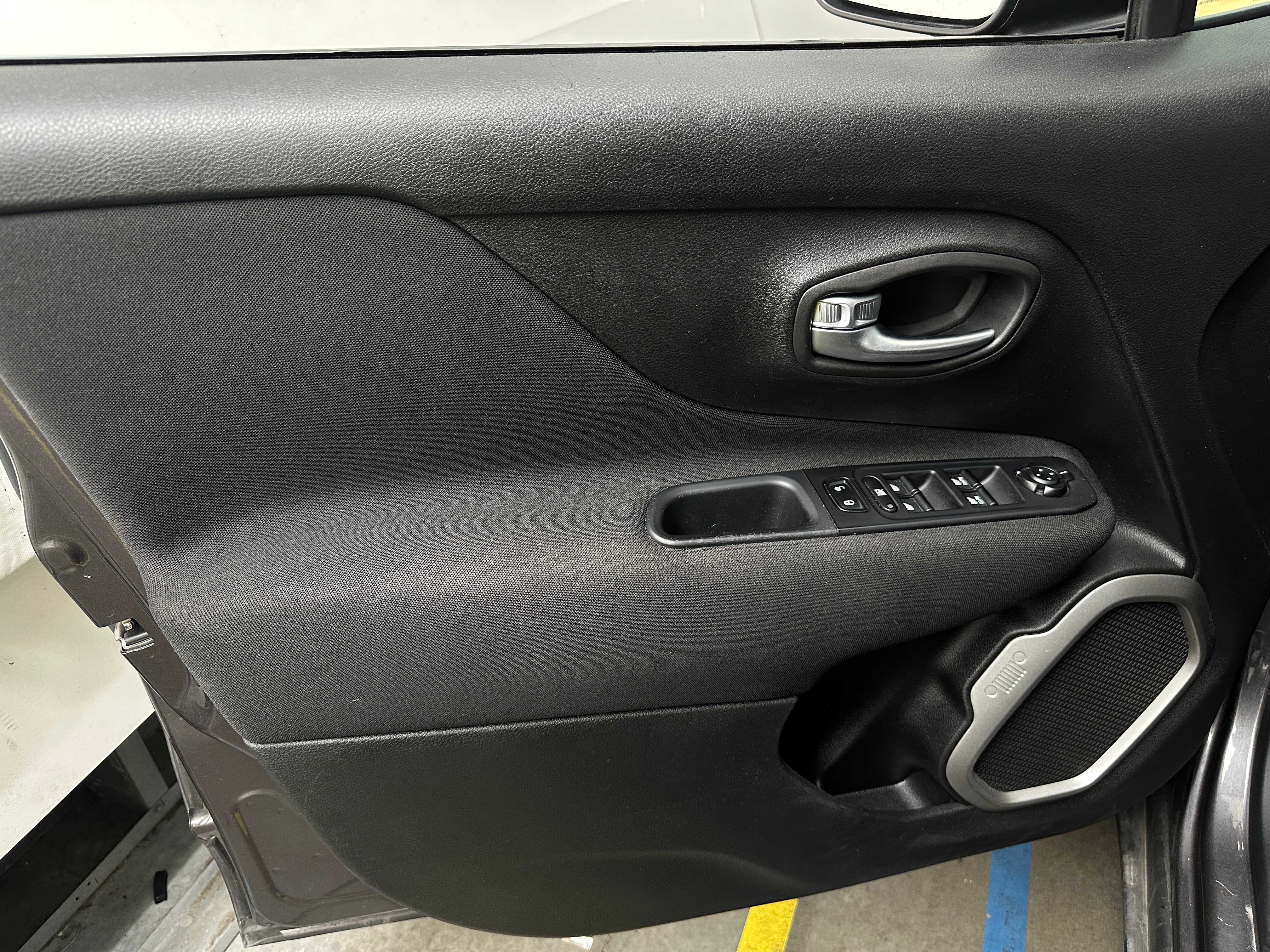 2021 Jeep Renegade 80TH Edition - Photo 6