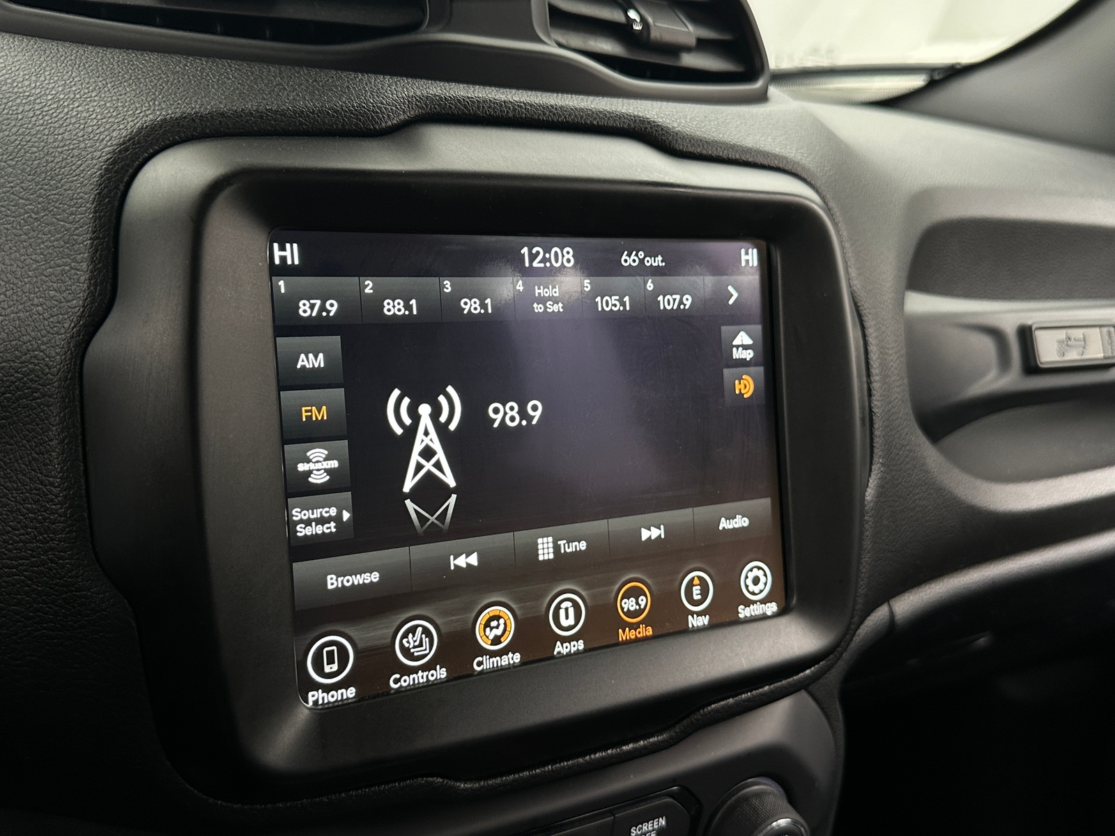 Thumbnail: 2021 Jeep Renegade - 4