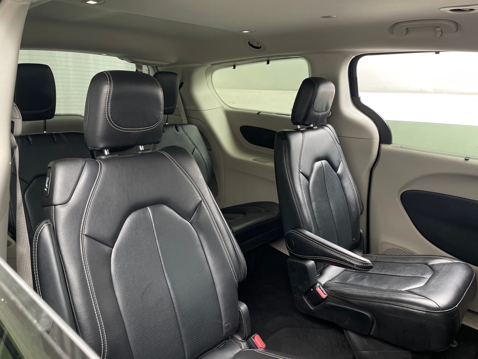 Thumbnail: 2022 Chrysler Pacifica - 5