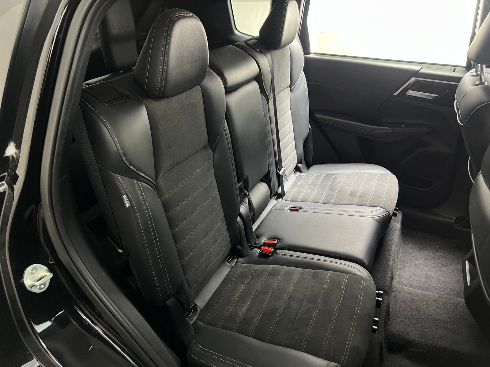 Thumbnail: 2024 Mitsubishi Outlander - 6