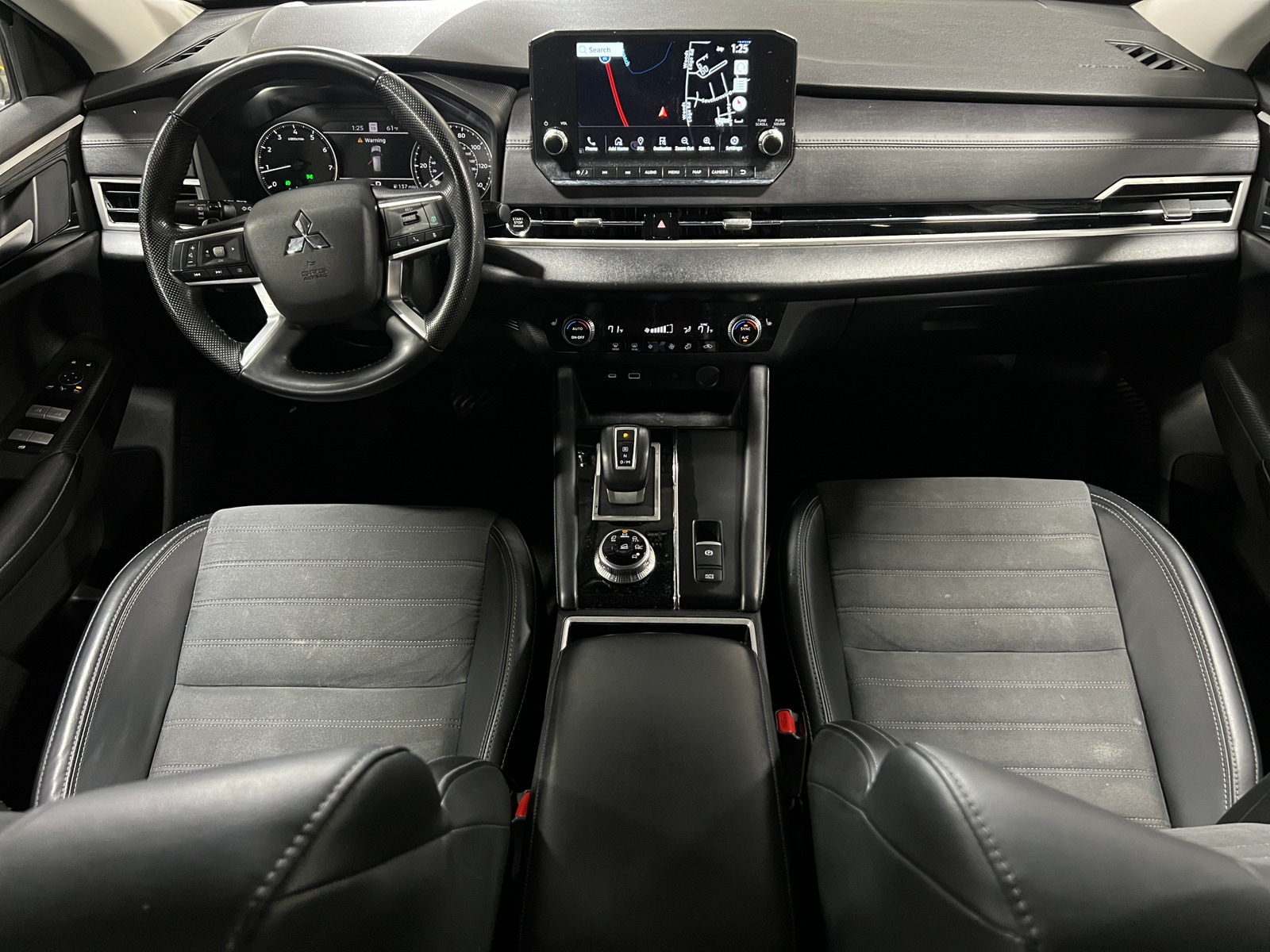 Thumbnail: 2024 Mitsubishi Outlander - 3