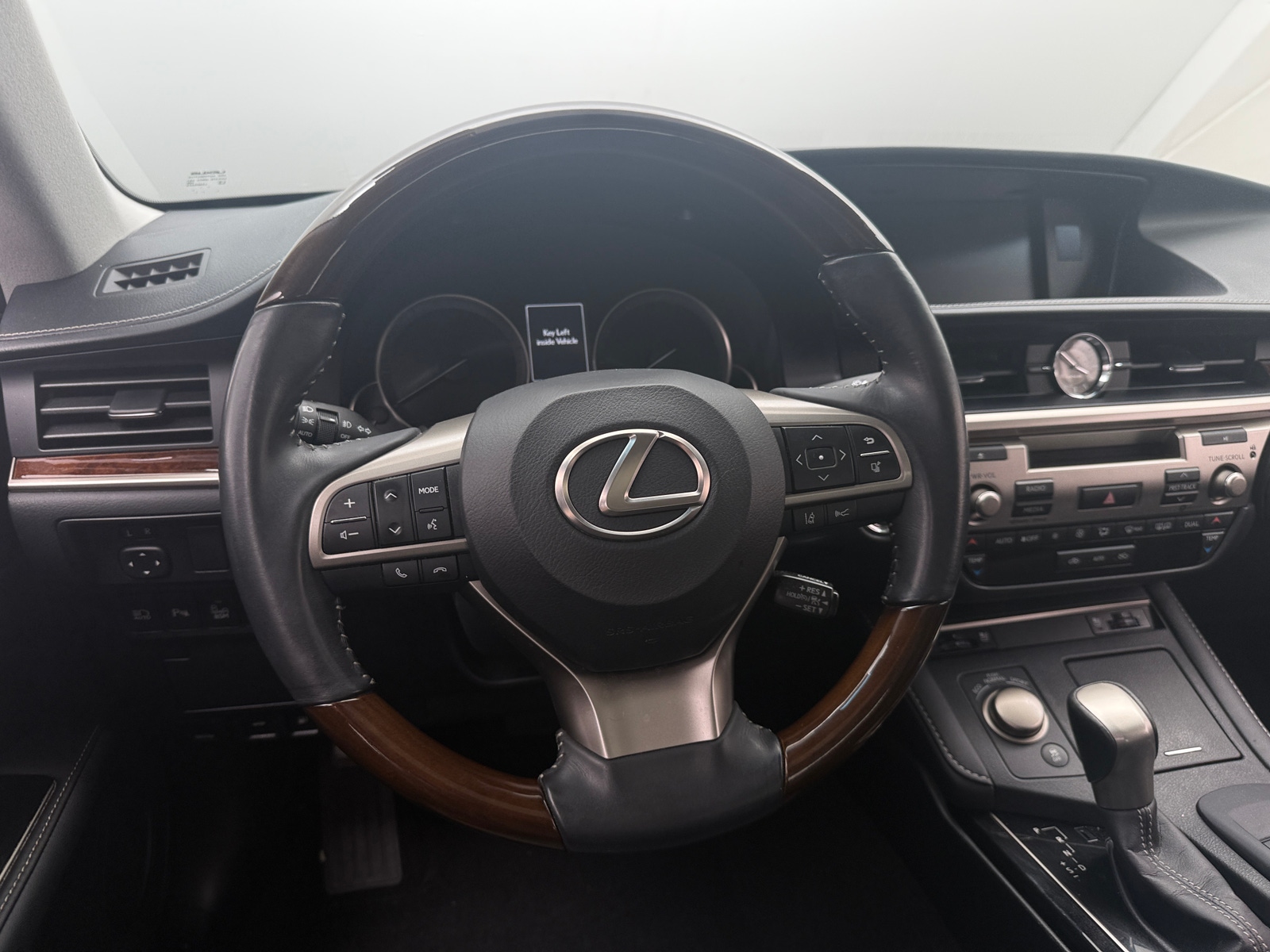 Thumbnail: 2017 Lexus ES - 5