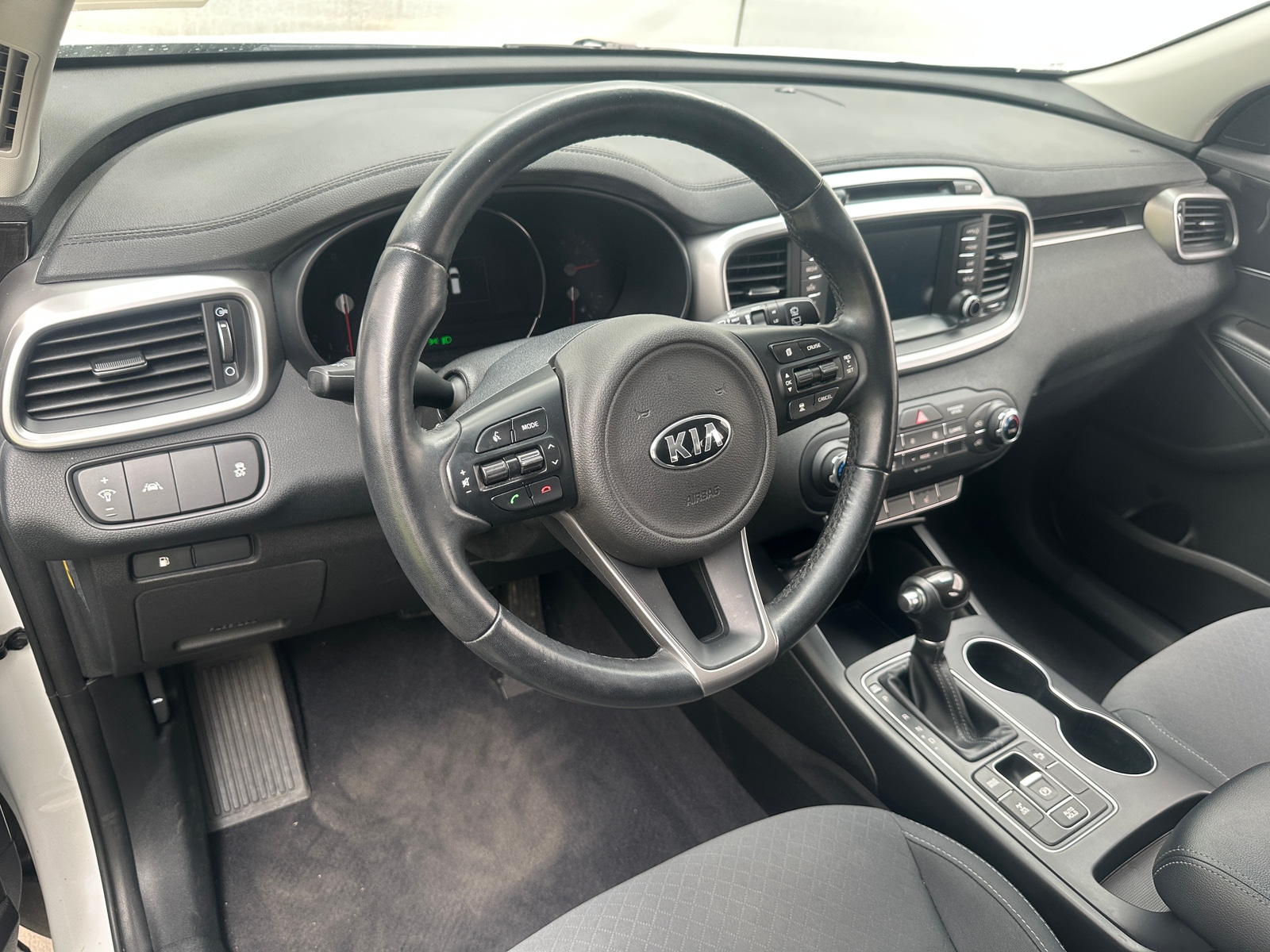 Thumbnail: 2018 Kia Sorento - 3