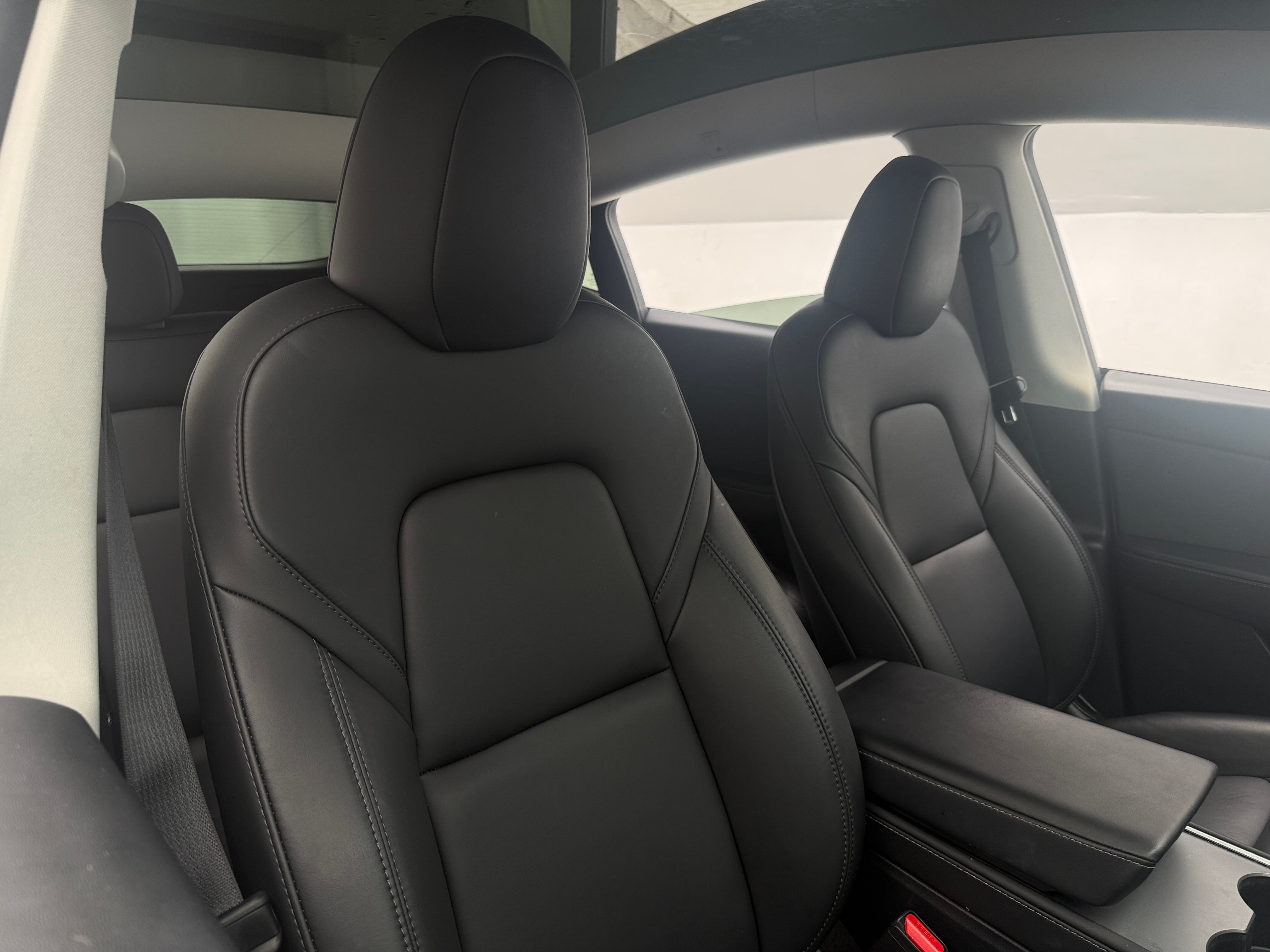 Used 2025 Tesla Model Y Long Range with VIN 7SAYGDEE0SF289205 for sale in Oak Creek, WI