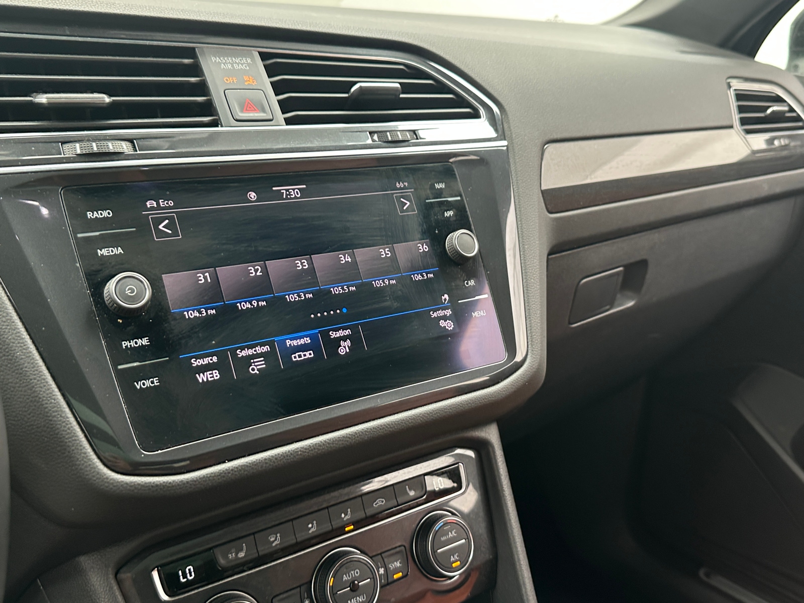 Thumbnail: 2021 Volkswagen Tiguan - 4