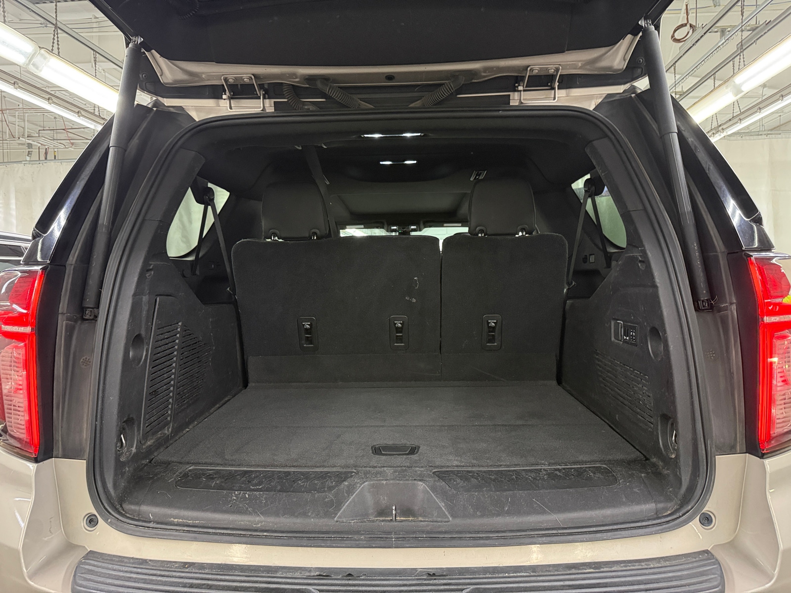 Thumbnail: 2021 Chevrolet Suburban - 6