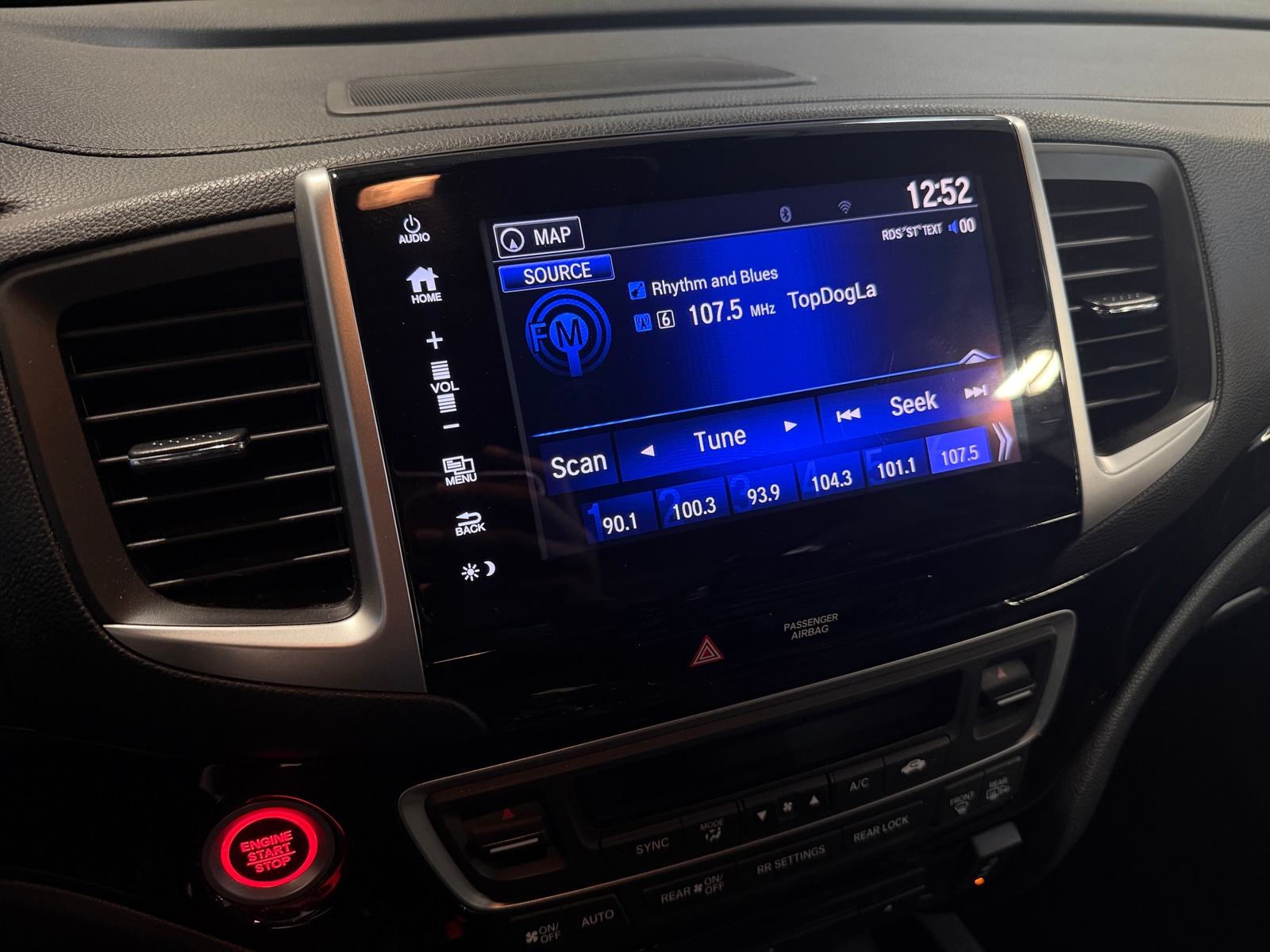 Thumbnail: 2017 Honda Pilot - 3