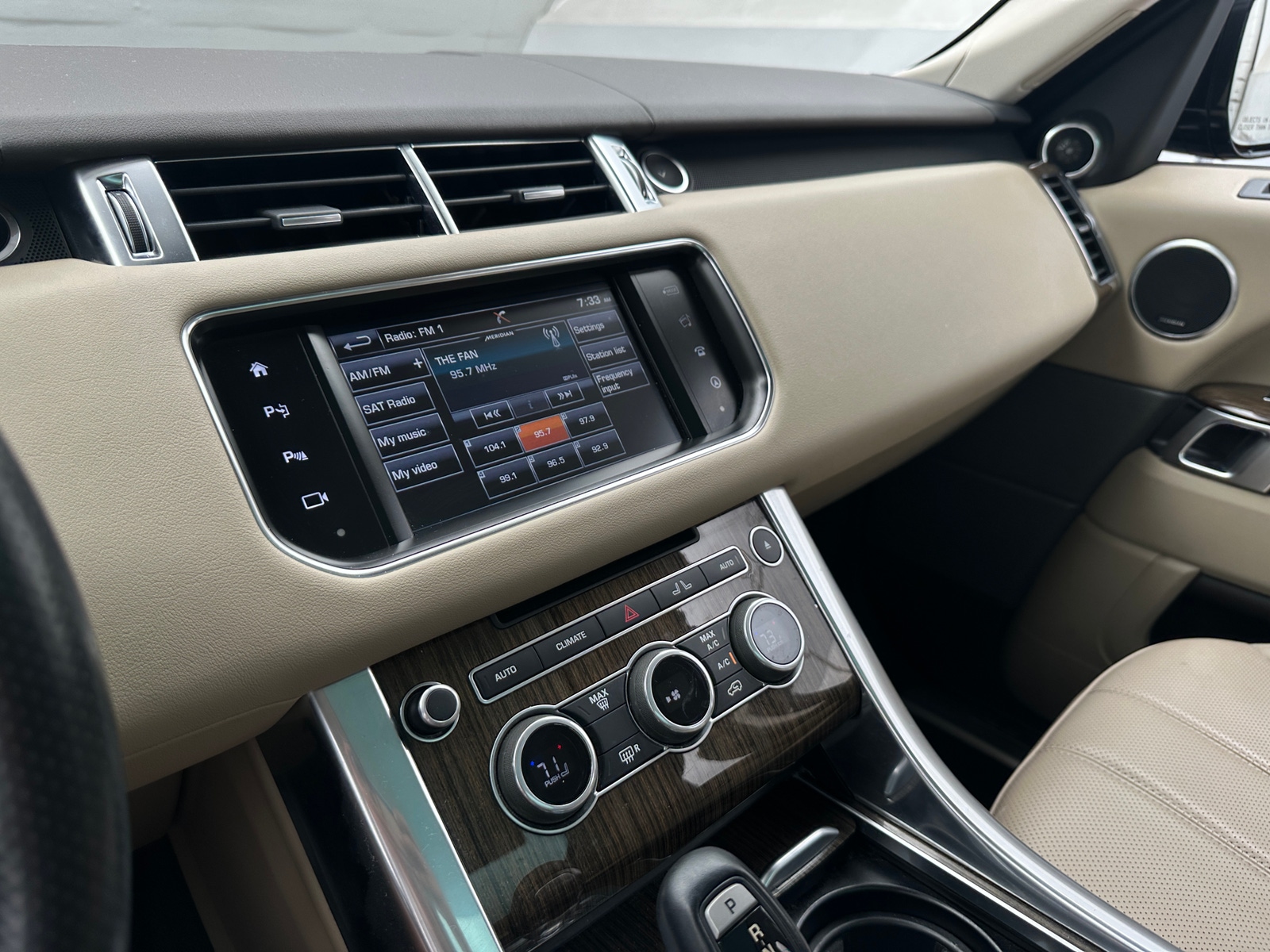 Thumbnail: 2016 Land Rover Range Rover Sport - 4