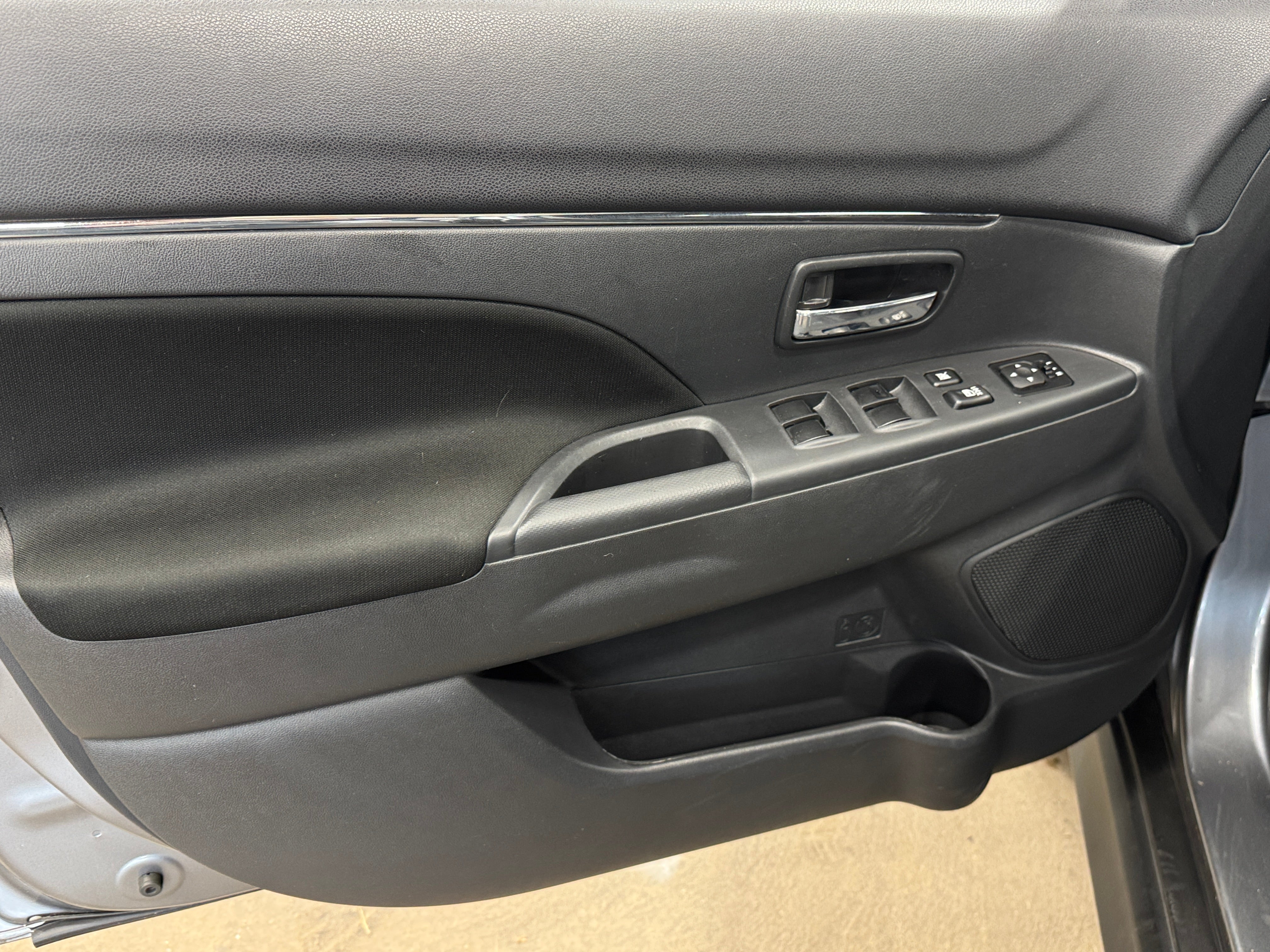 2025 Mitsubishi Outlander Sport LE