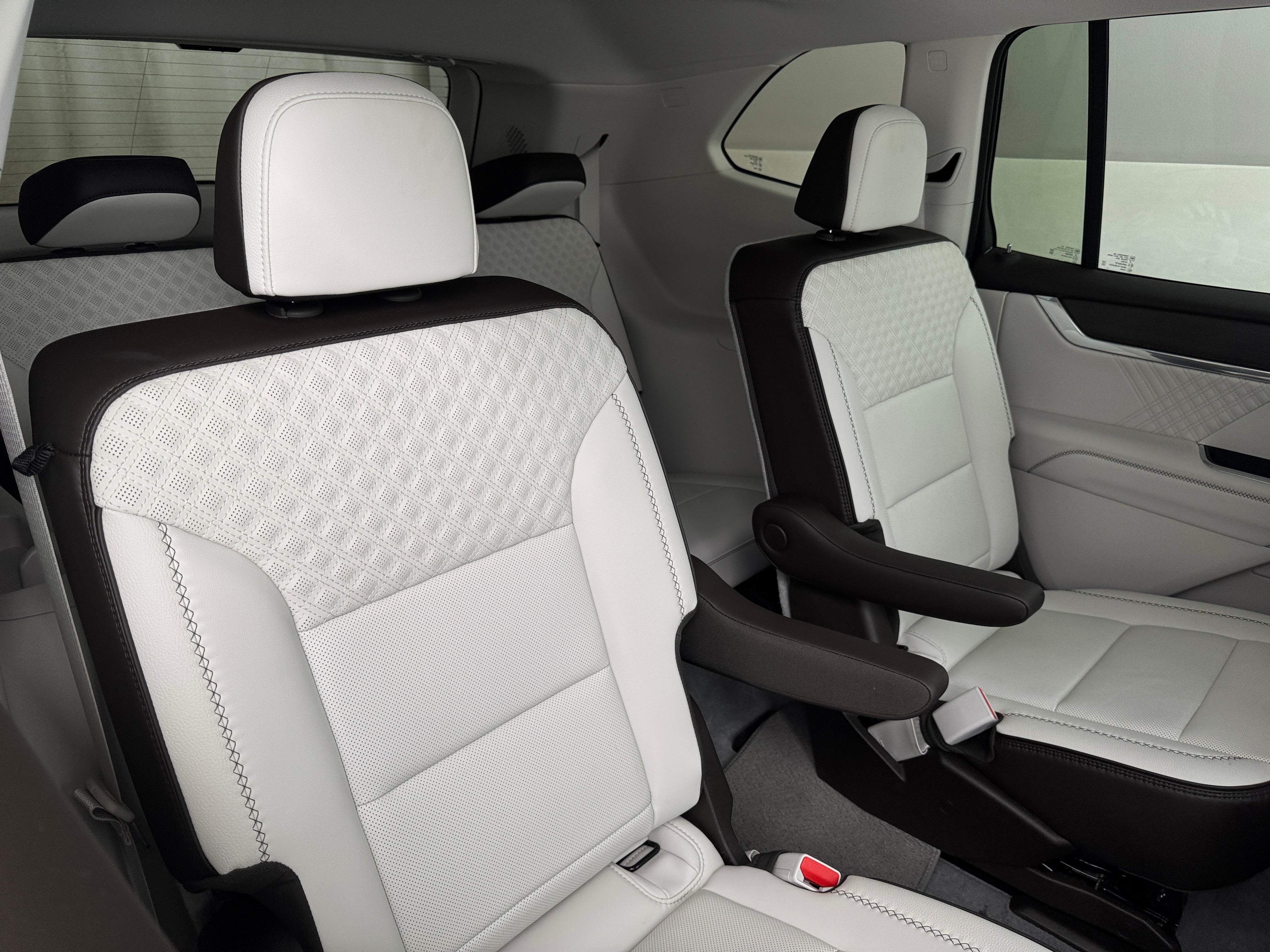 2025 GMC Acadia Denali - Photo 4